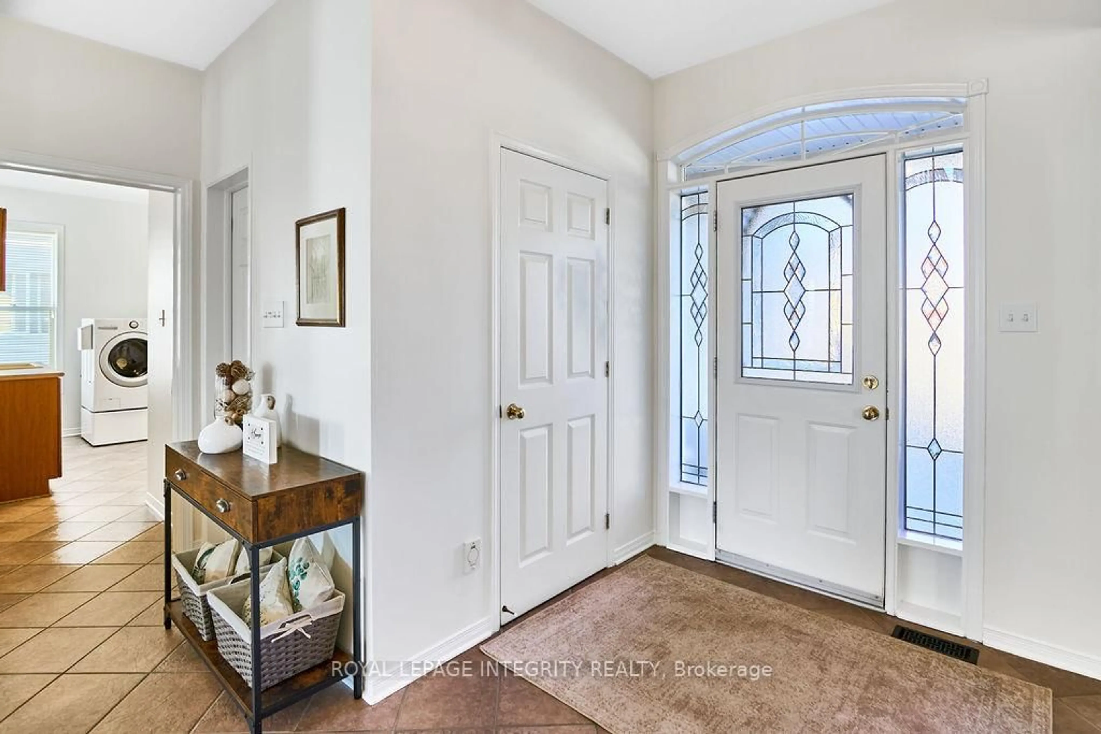 Indoor entryway for 57 Insmill Cres, Ottawa Ontario K2T 1G4