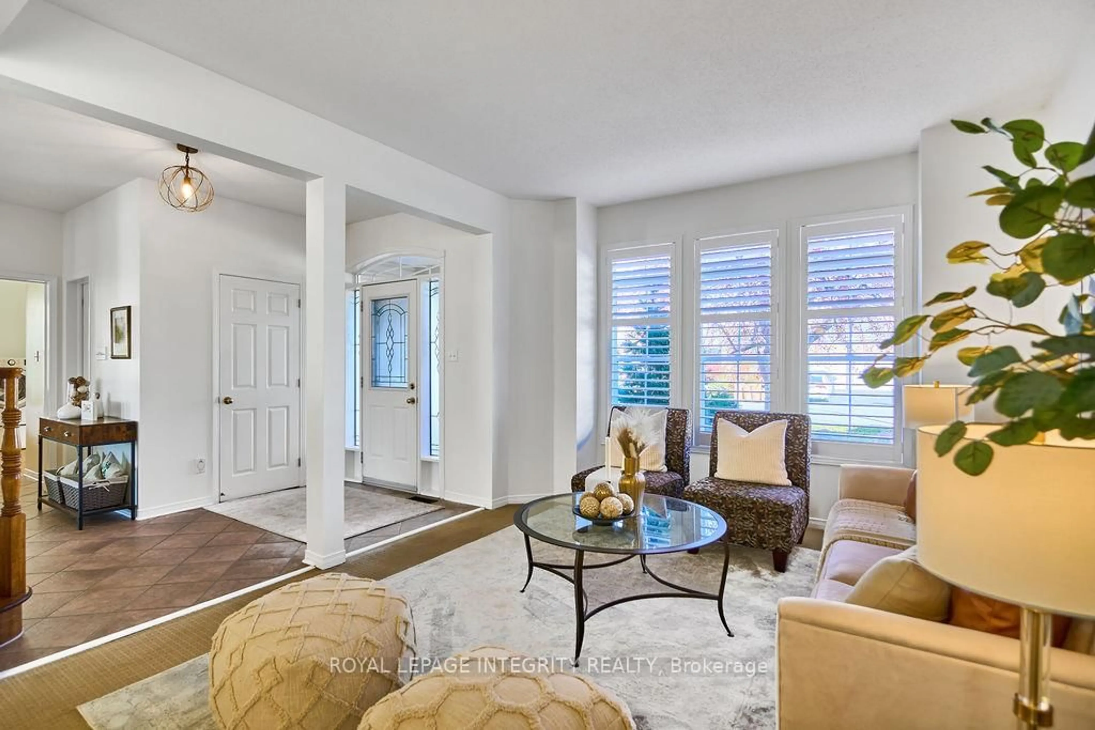 Living room with furniture, unknown for 57 Insmill Cres, Ottawa Ontario K2T 1G4