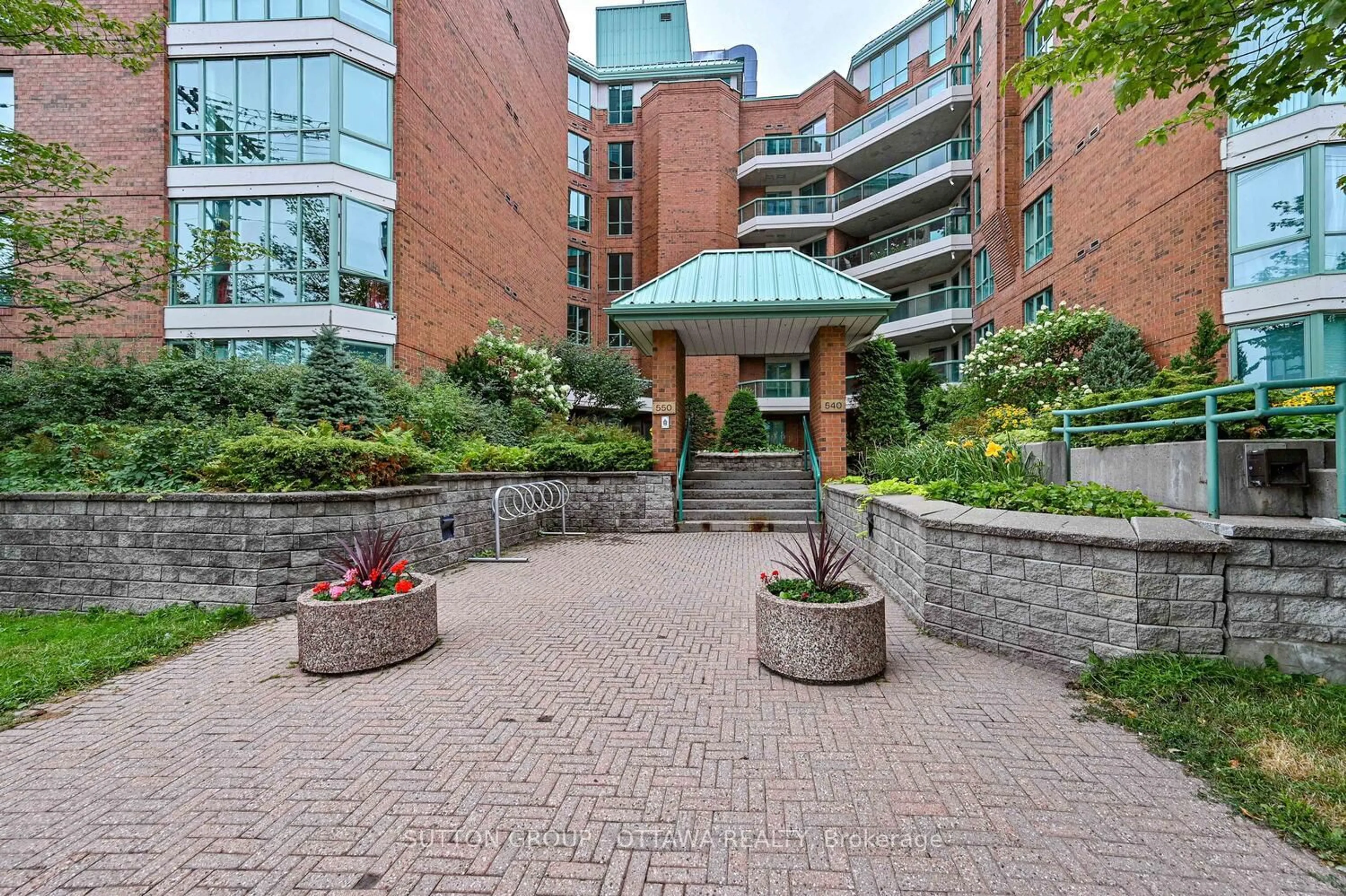 Patio, unknown for 550 Cambridge St #202, Ottawa Ontario K1S 5N3