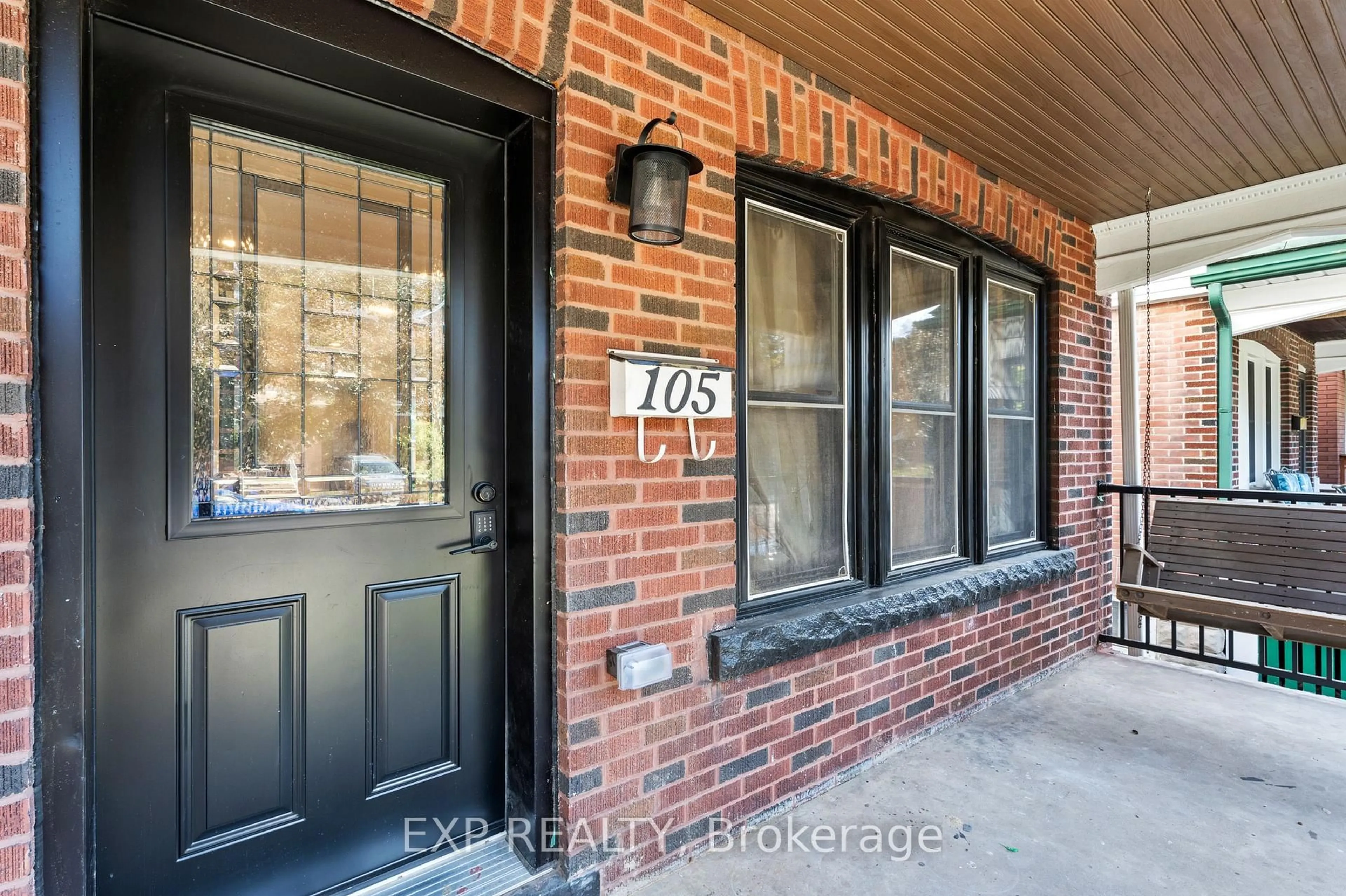 Indoor entryway for 105 Rothsay Ave, Hamilton Ontario L8M 3G3