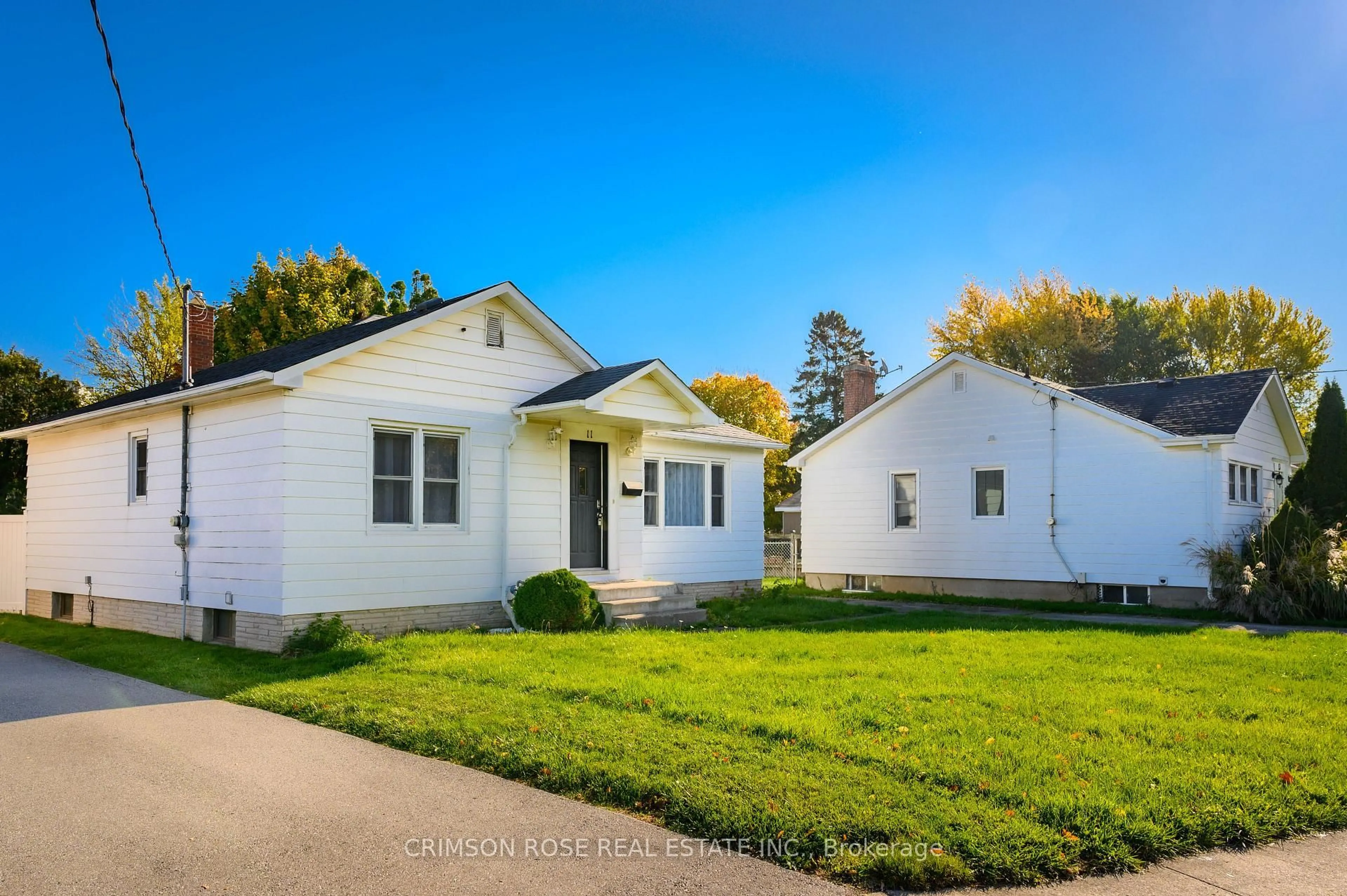 Home with vinyl exterior material, street for 11 Bonavem Dr, St. Catharines Ontario L2N 1X7