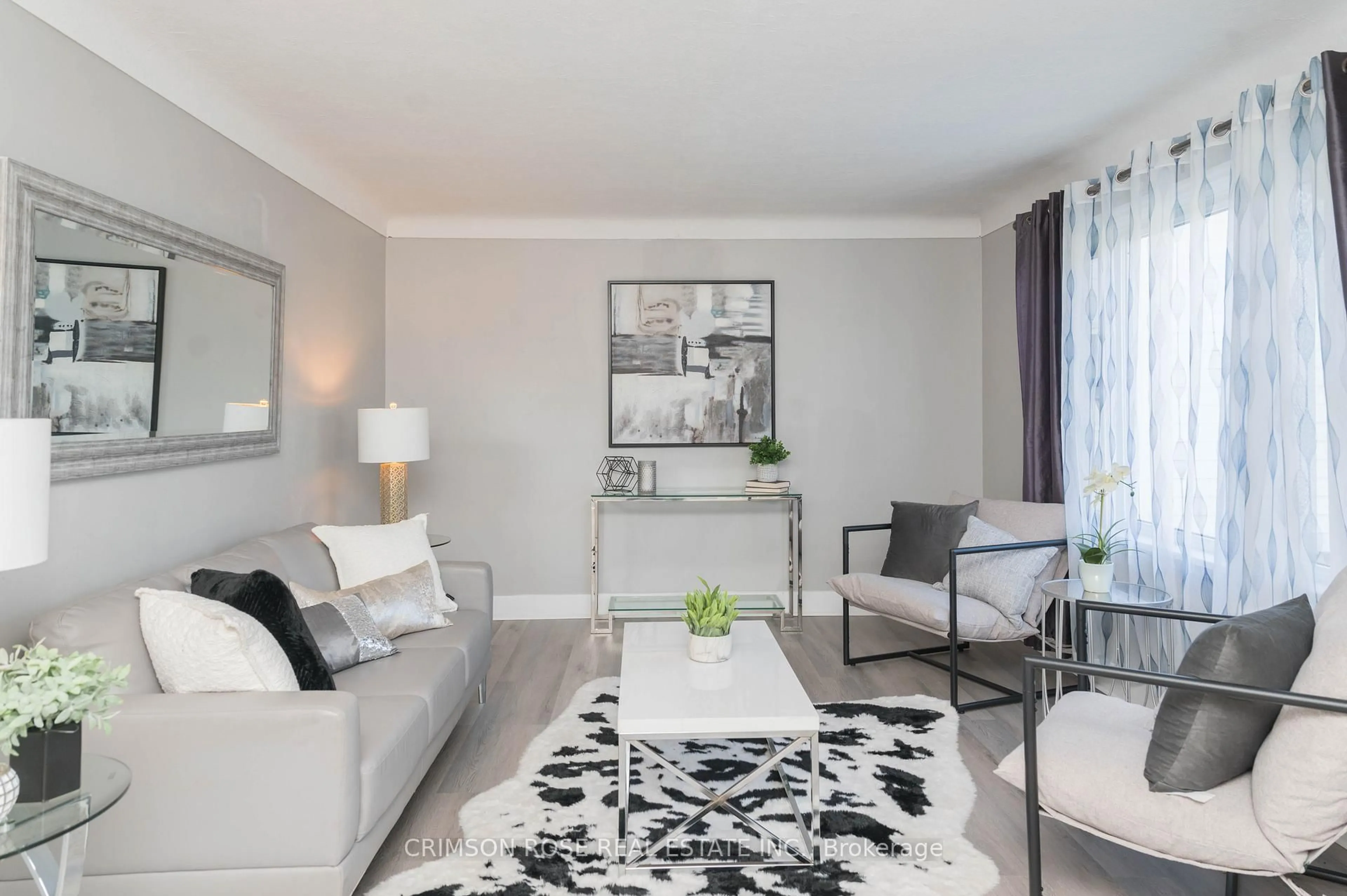 Living room with furniture, unknown for 11 Bonavem Dr, St. Catharines Ontario L2N 1X7