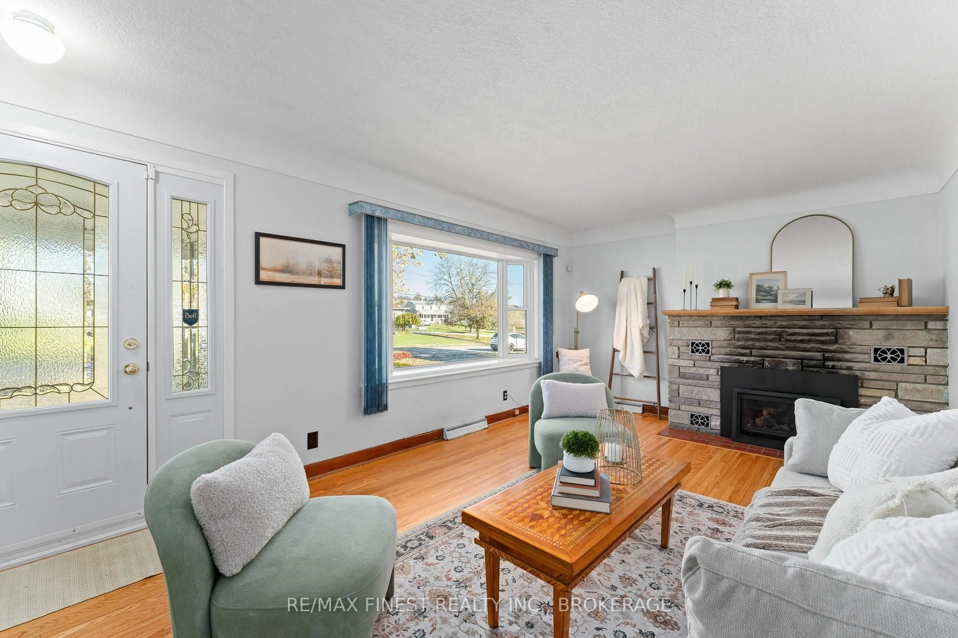 Living room with furniture, unknown for 1761 Floyd Ave, Kingston Ontario K7L 4V4