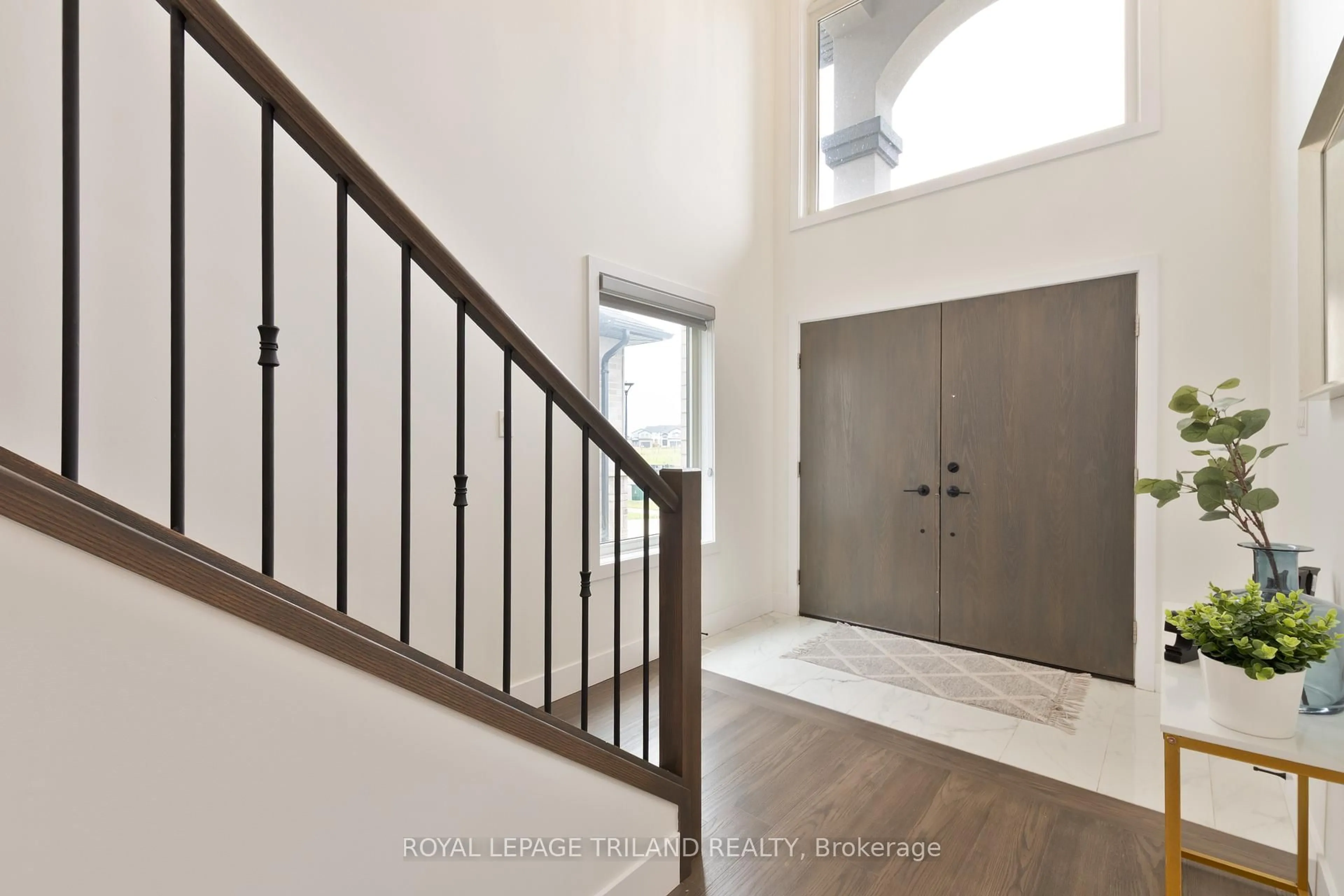 Indoor entryway for 231 Roy McDonald Dr, London South Ontario N6L 0J1