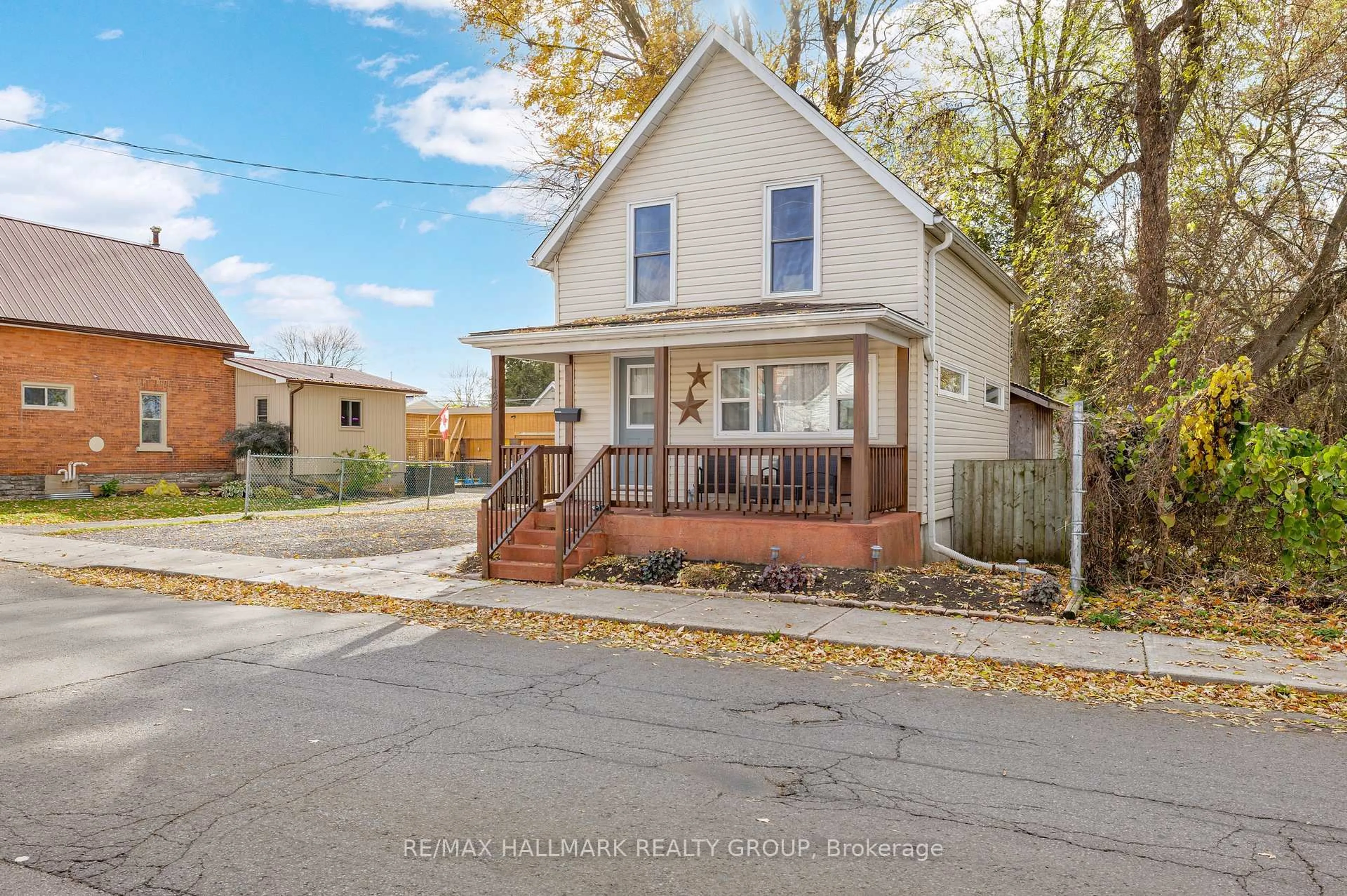 Unknown for 142 Park St, Brockville Ontario K6V 2G9