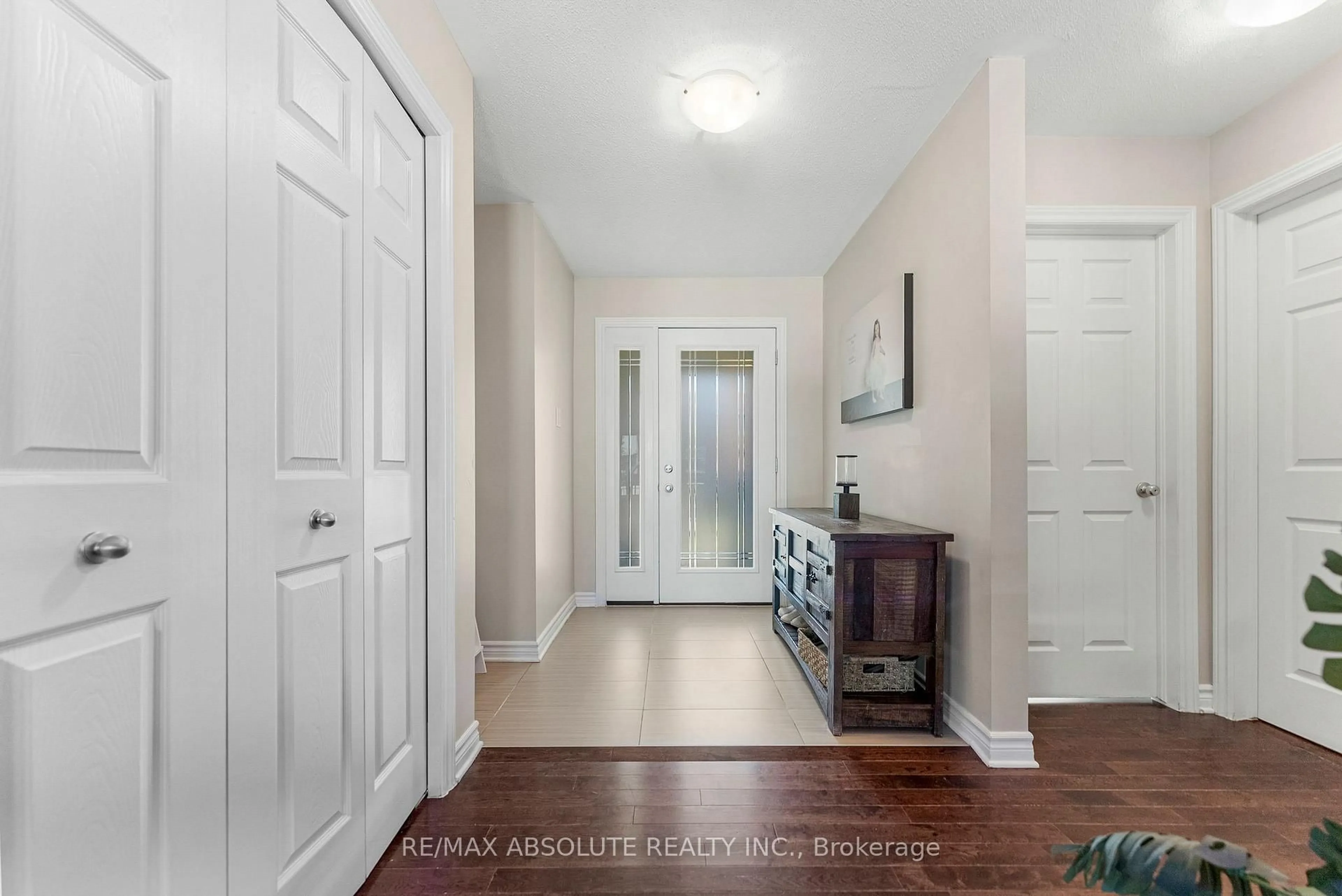Indoor entryway for 63 Bellwood Dr, Arnprior Ontario K7S 0H3