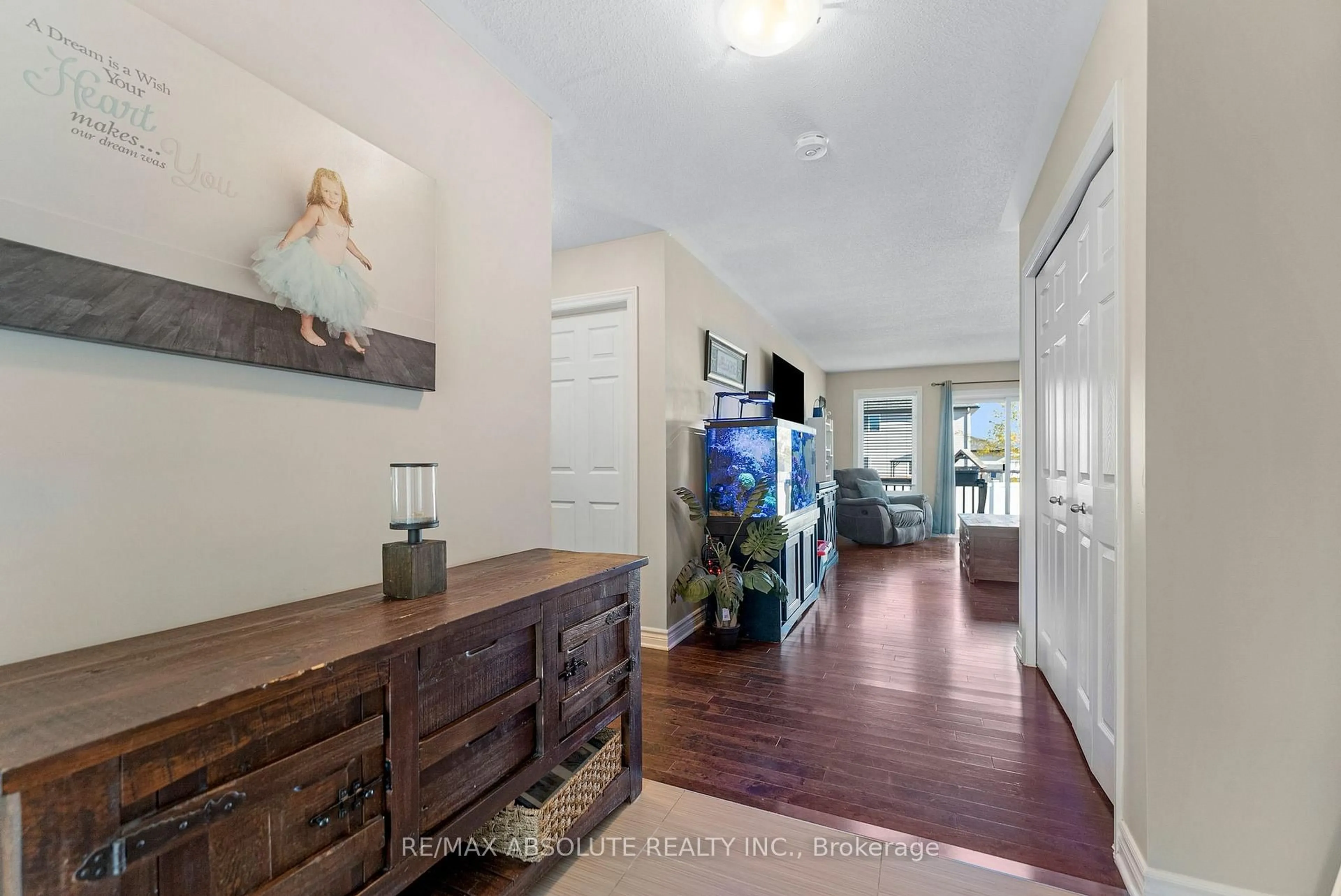 Indoor entryway for 63 Bellwood Dr, Arnprior Ontario K7S 0H3