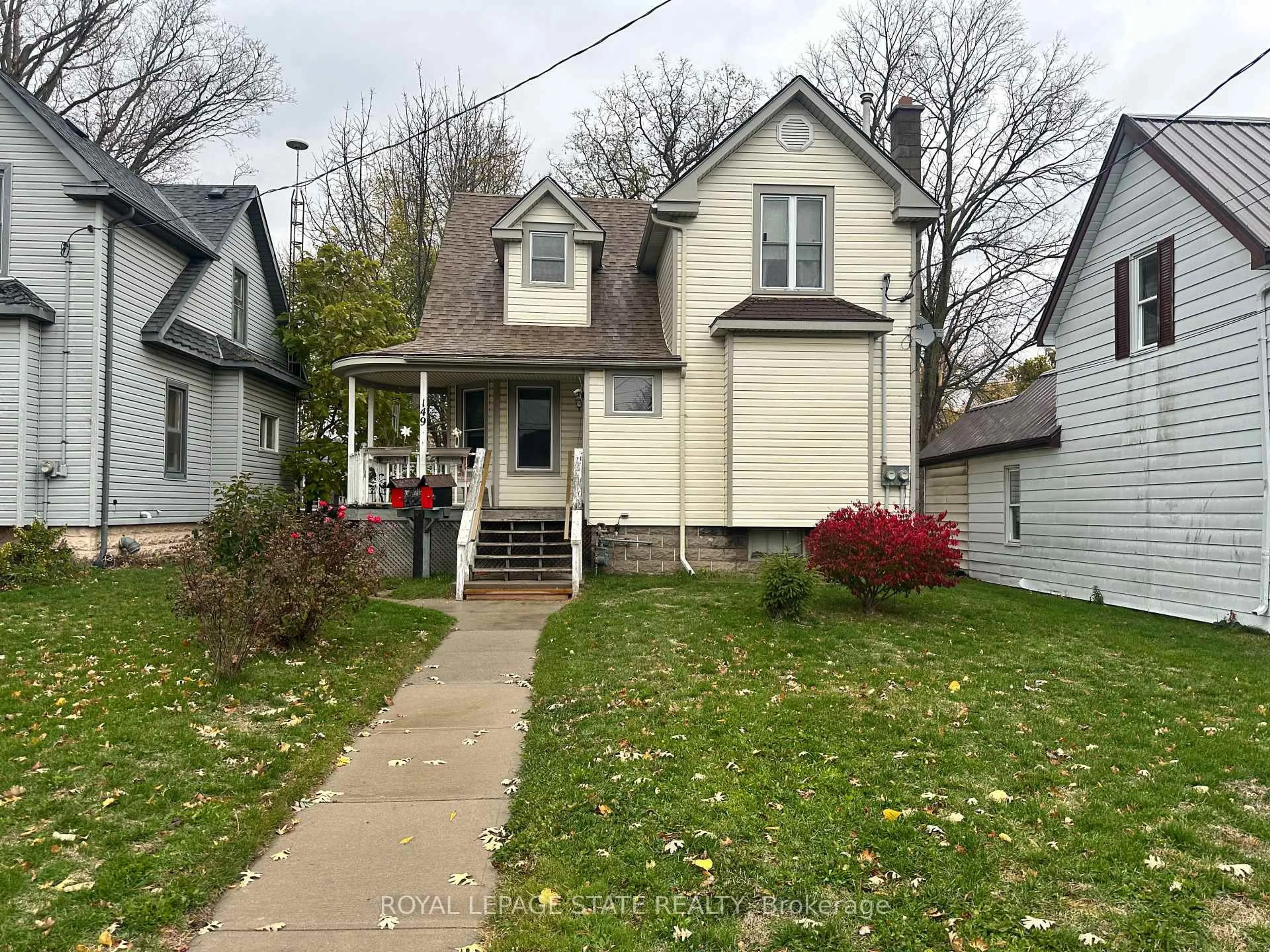 A pic from outside/outdoor area/front of a property/back of a property/a pic from drone, street for 149 Forest St, Haldimand Ontario N1A 1B9