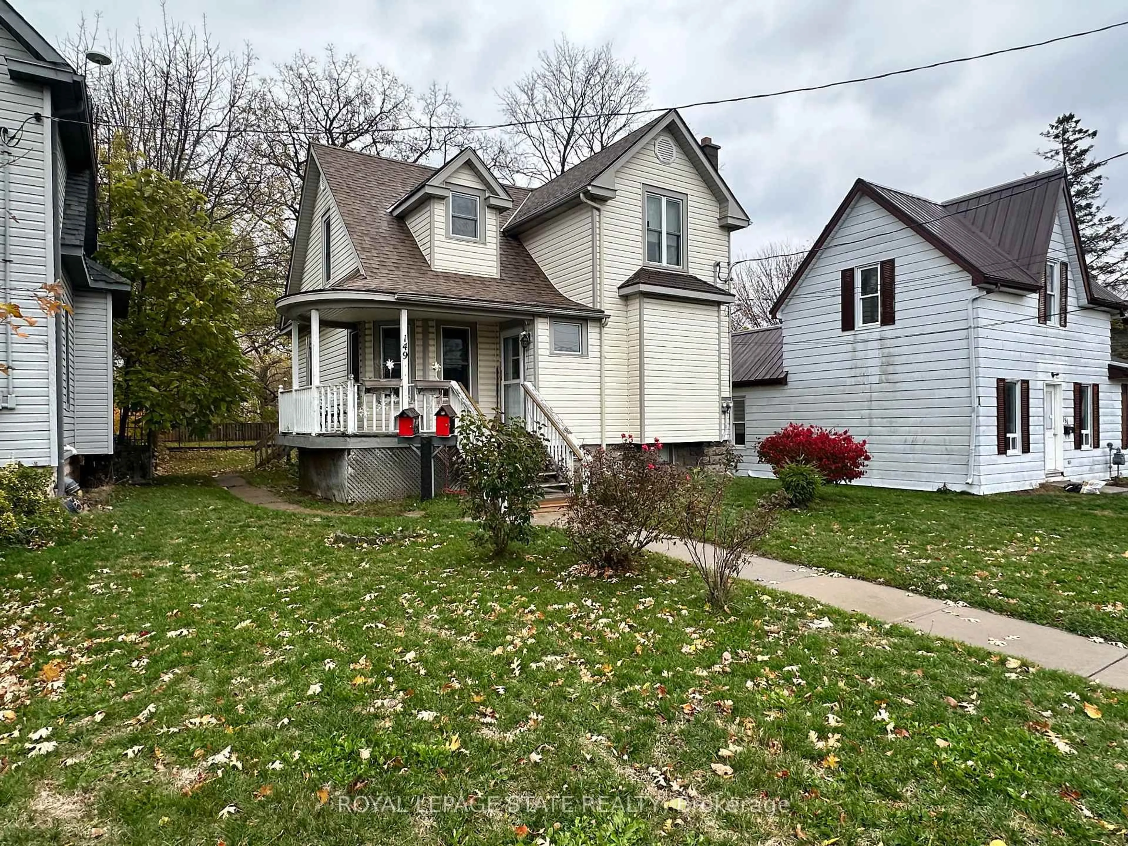 A pic from outside/outdoor area/front of a property/back of a property/a pic from drone, street for 149 Forest St, Haldimand Ontario N1A 1B9