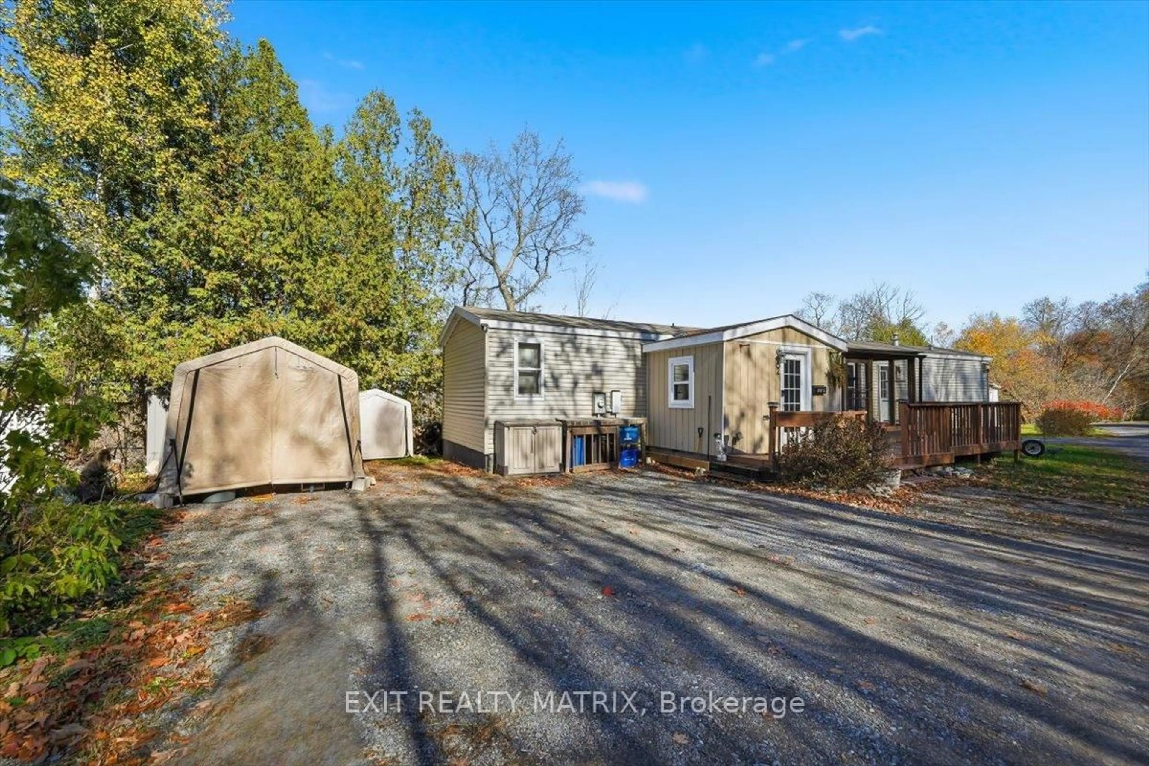 A pic from outside/outdoor area/front of a property/back of a property/a pic from drone, unknown for 1718 OLD MONTREAL Rd #2, Ottawa Ontario K4C 1G8