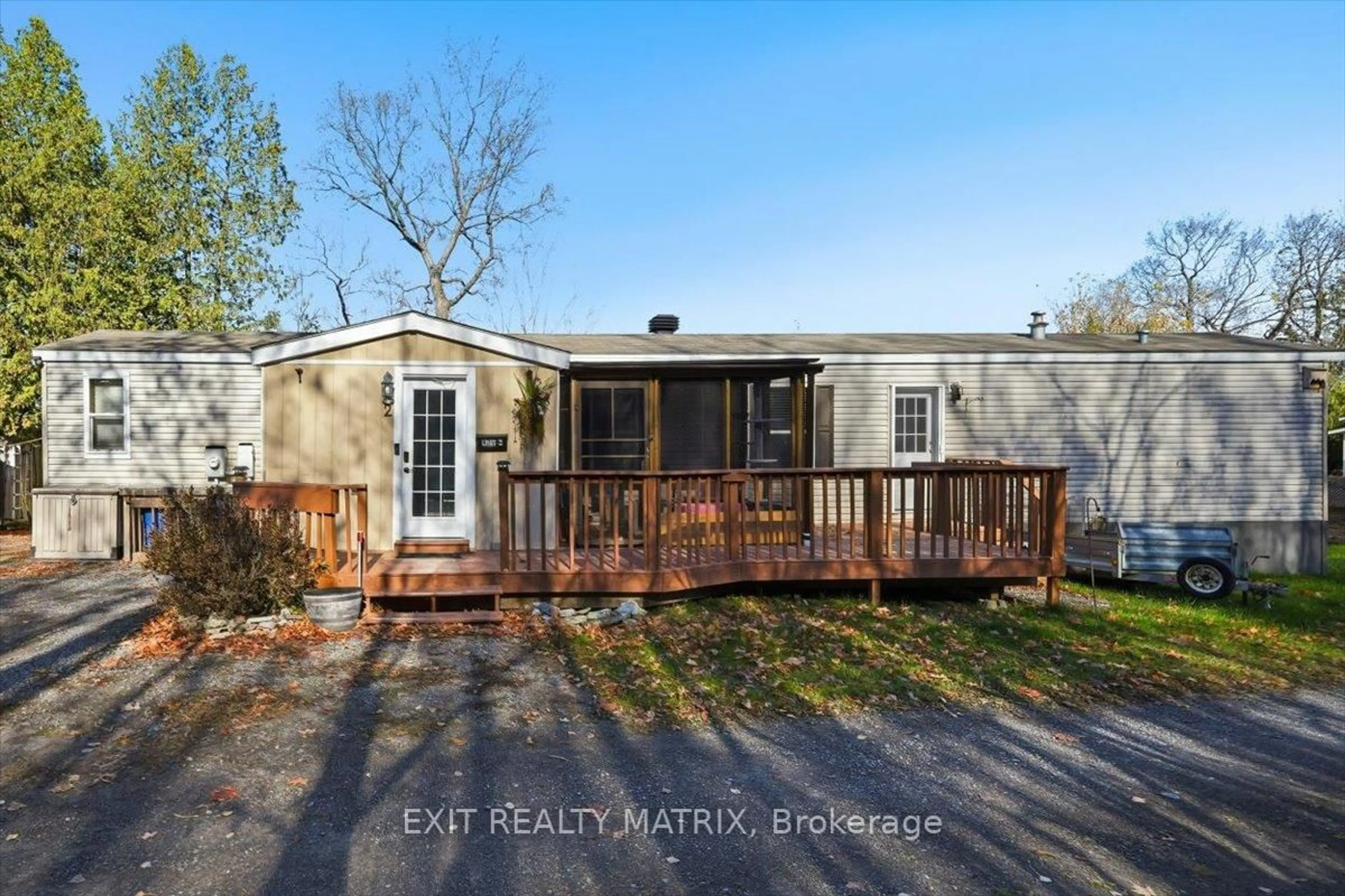 Home with vinyl exterior material, water/lake/river/ocean view for 1718 OLD MONTREAL Rd #2, Ottawa Ontario K4C 1G8