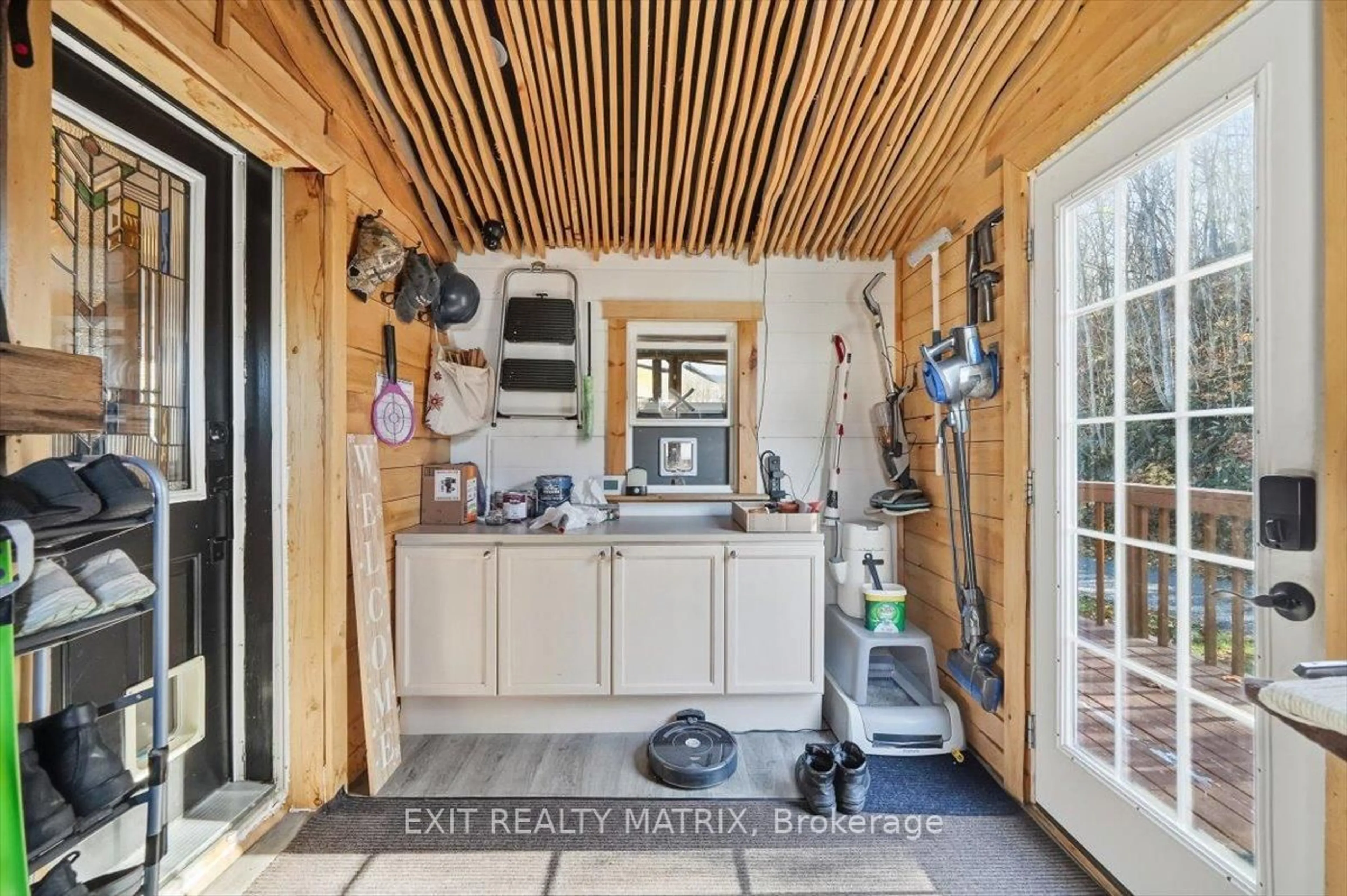 Indoor entryway for 1718 OLD MONTREAL Rd #2, Ottawa Ontario K4C 1G8