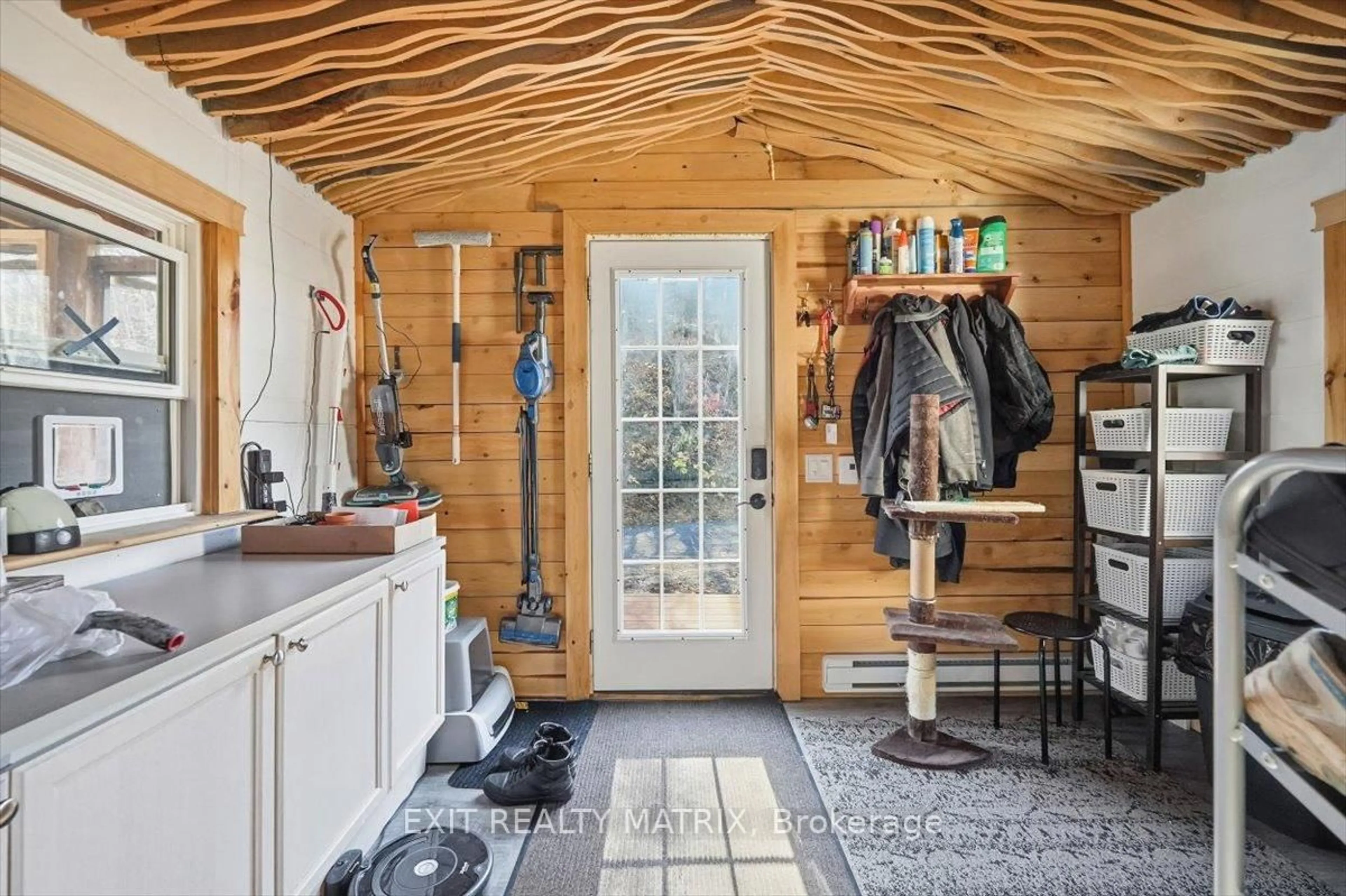 Indoor entryway for 1718 OLD MONTREAL Rd #2, Ottawa Ontario K4C 1G8