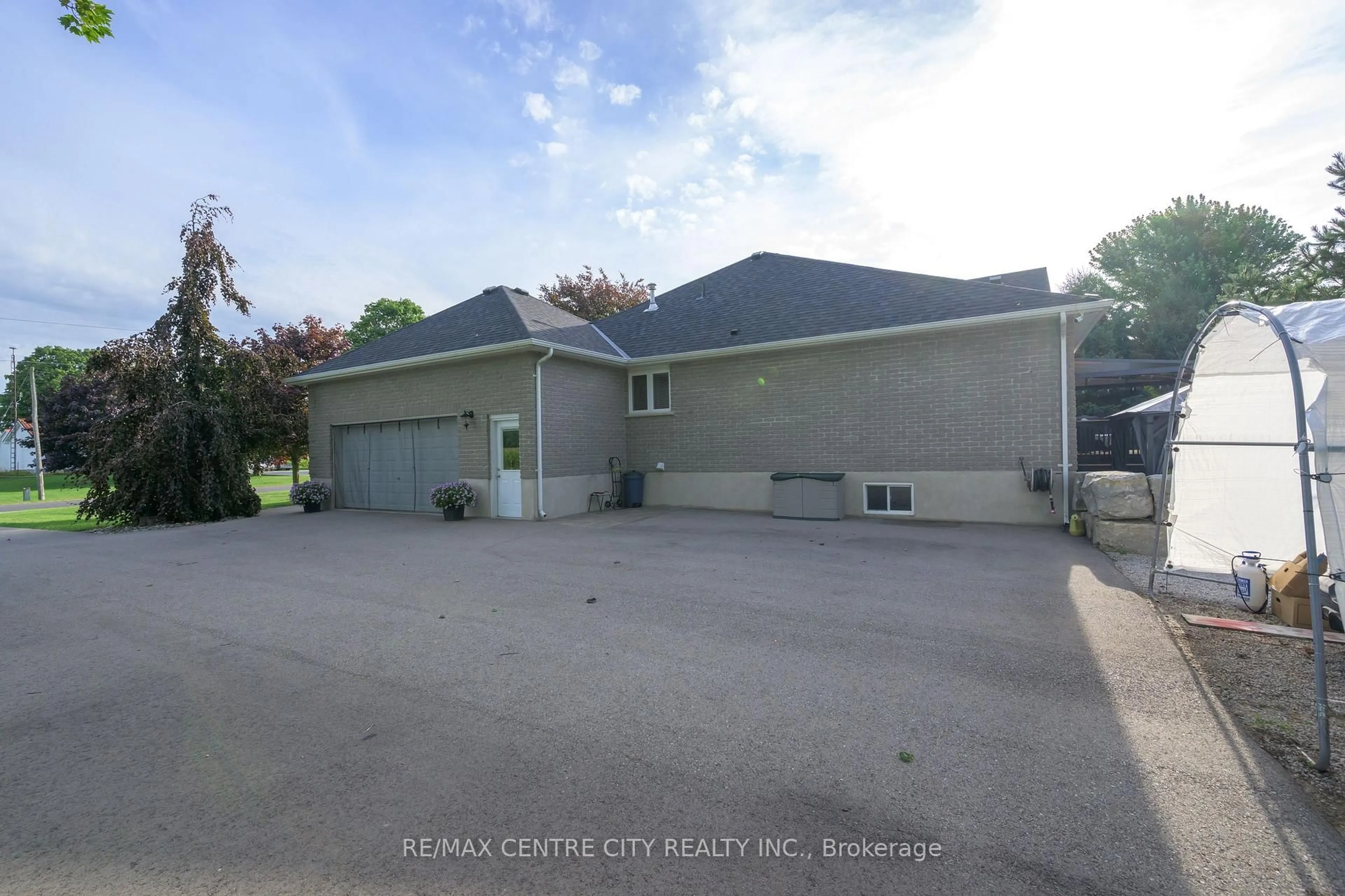 A pic from outside/outdoor area/front of a property/back of a property/a pic from drone, street for 49201 Jamestown Line, Malahide Ontario N5H 2R2