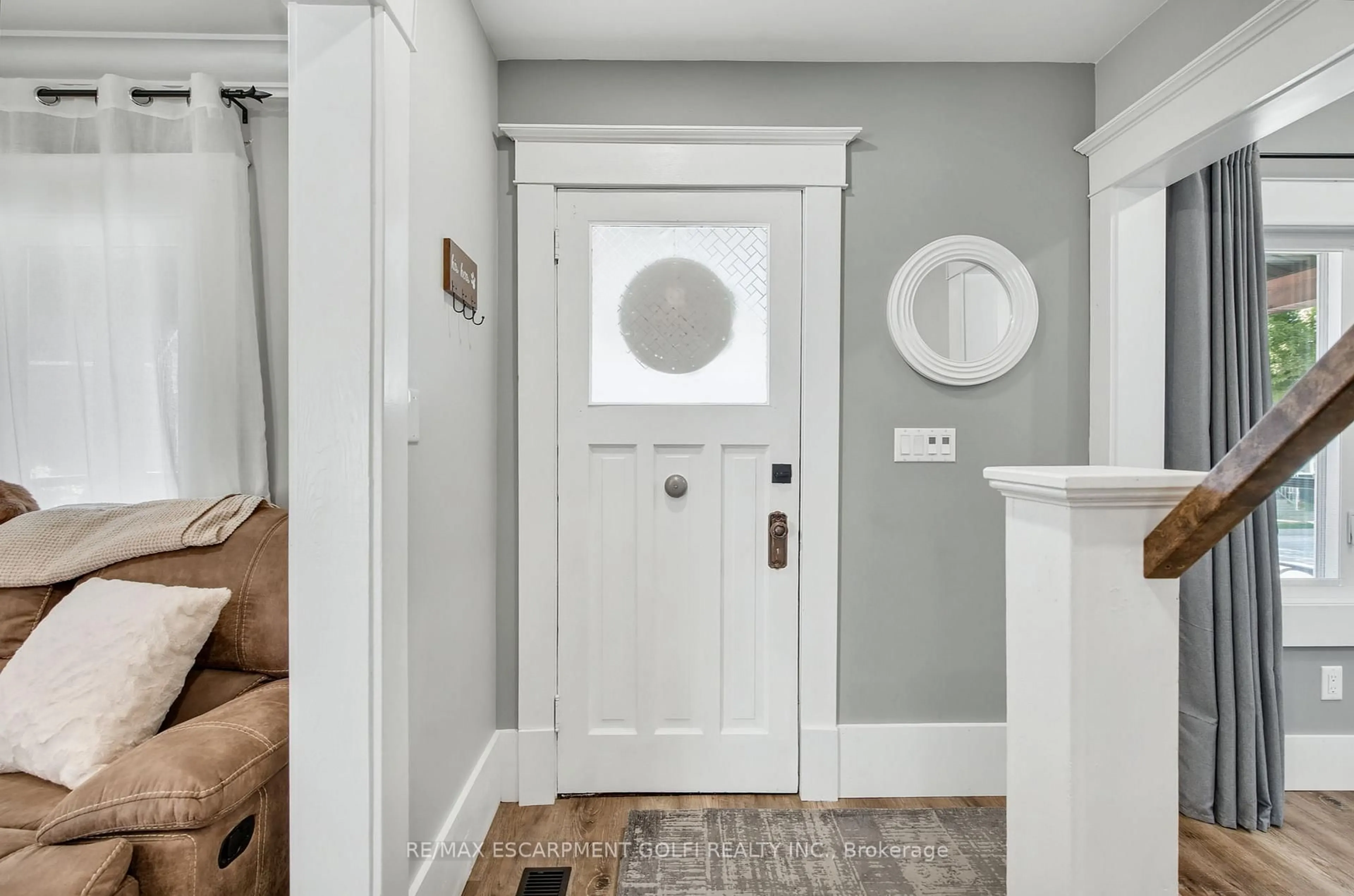 Indoor entryway for 4279 East Ave, Lincoln Ontario L0R 1B6