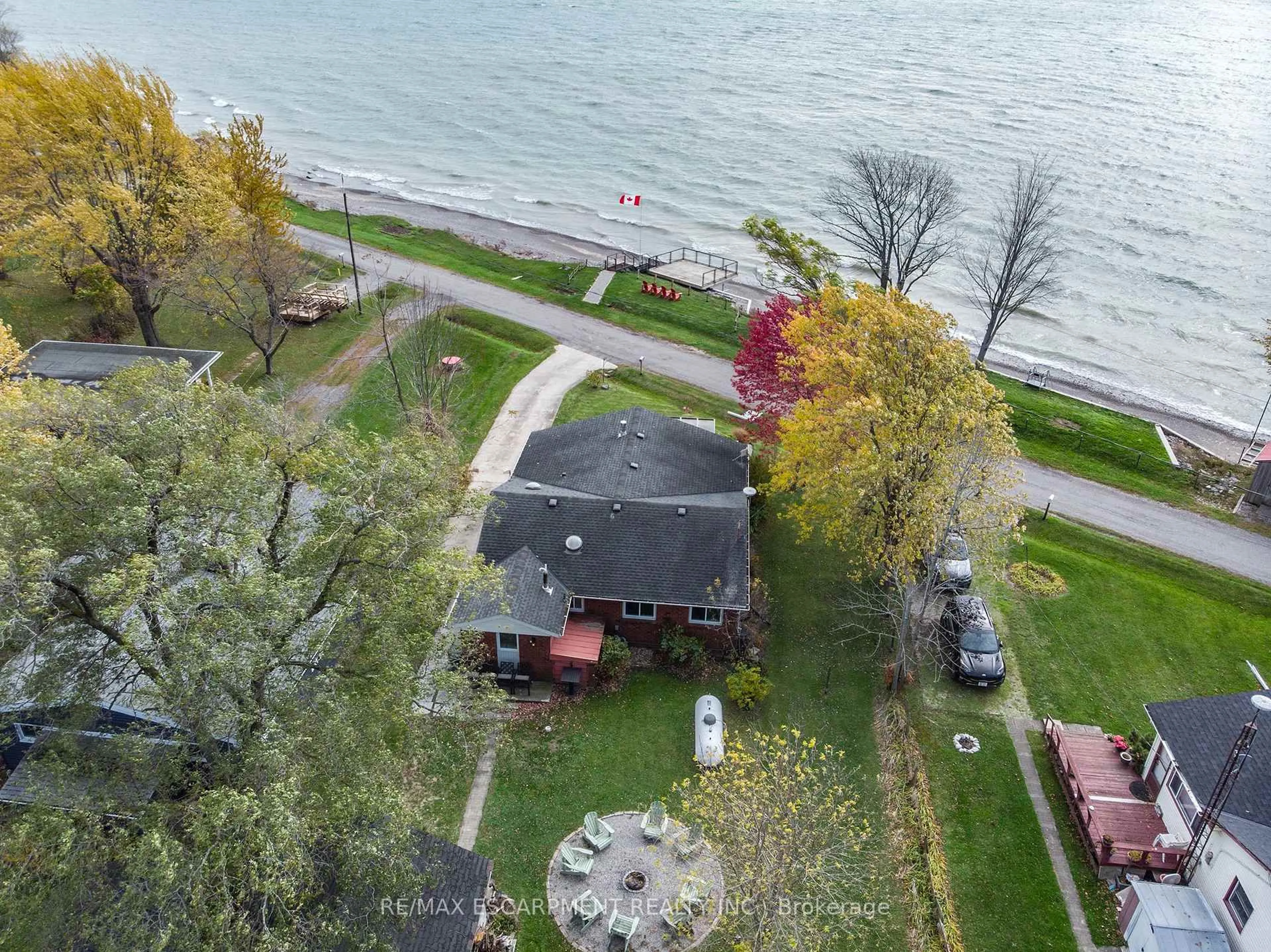 A pic from outside/outdoor area/front of a property/back of a property/a pic from drone, water/lake/river/ocean view for 577 Edgewater Pl, Haldimand Ontario N1A 2W8