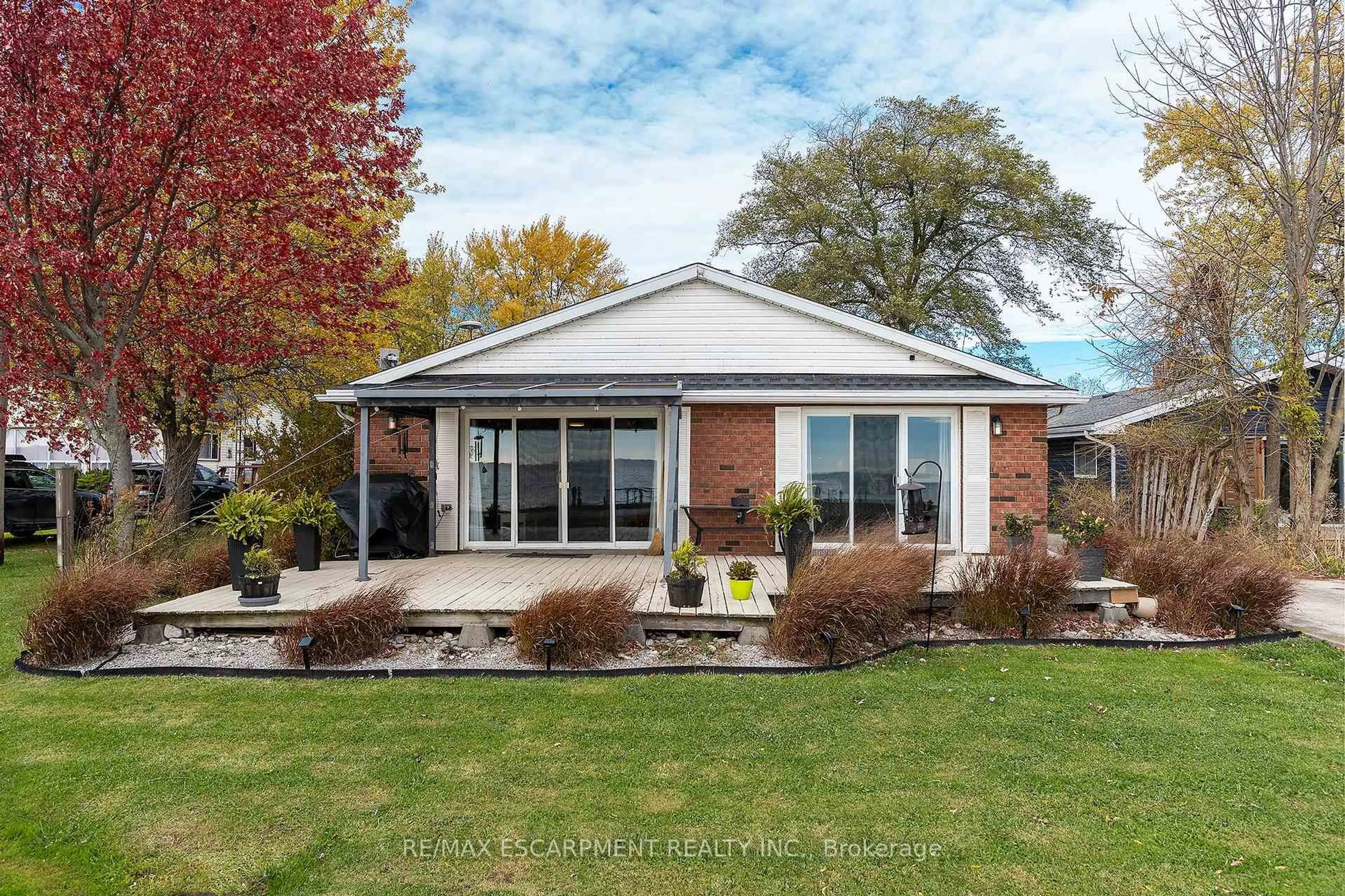 Home with brick exterior material, unknown for 577 Edgewater Pl, Haldimand Ontario N1A 2W8