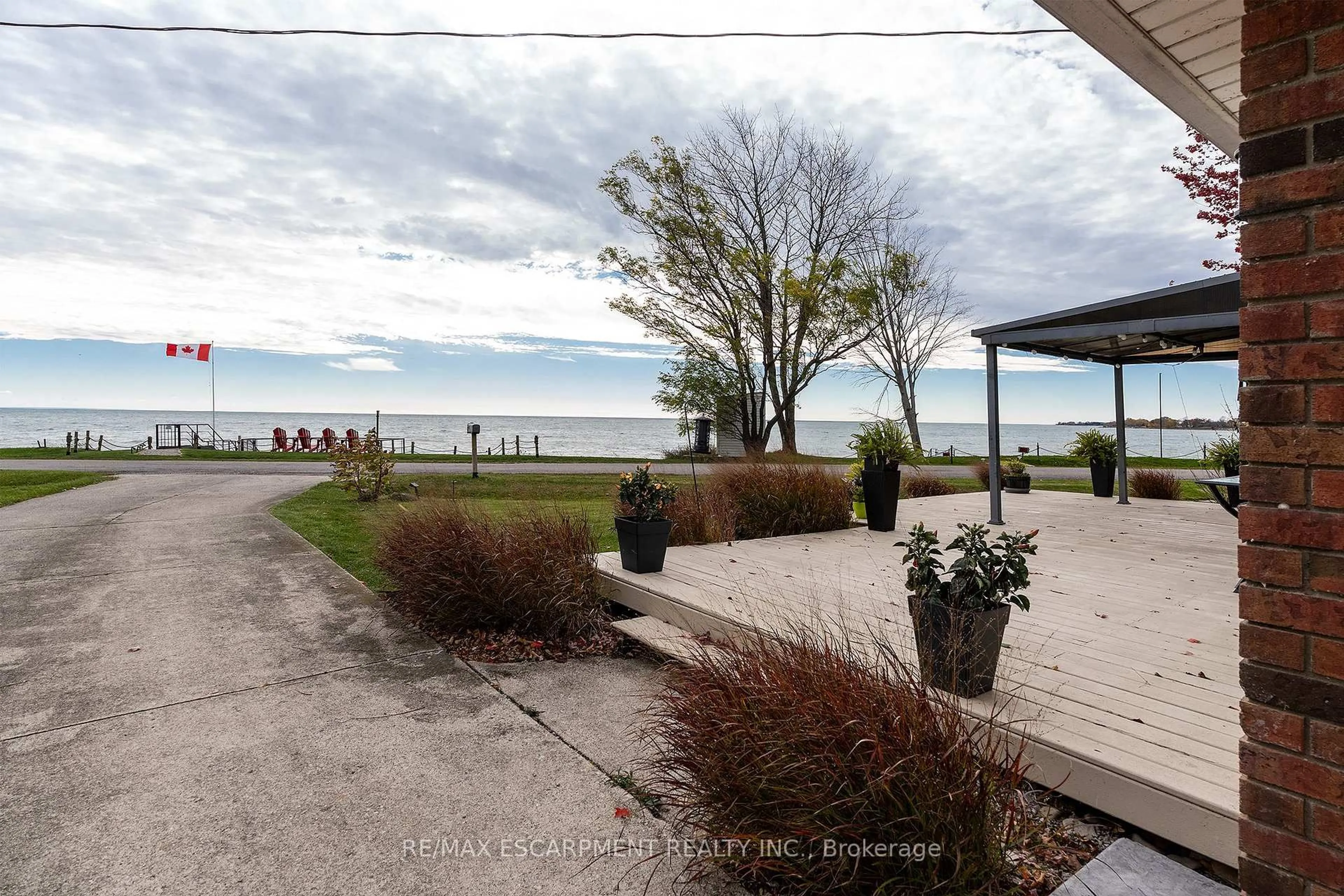 Patio, water/lake/river/ocean view for 577 Edgewater Pl, Haldimand Ontario N1A 2W8