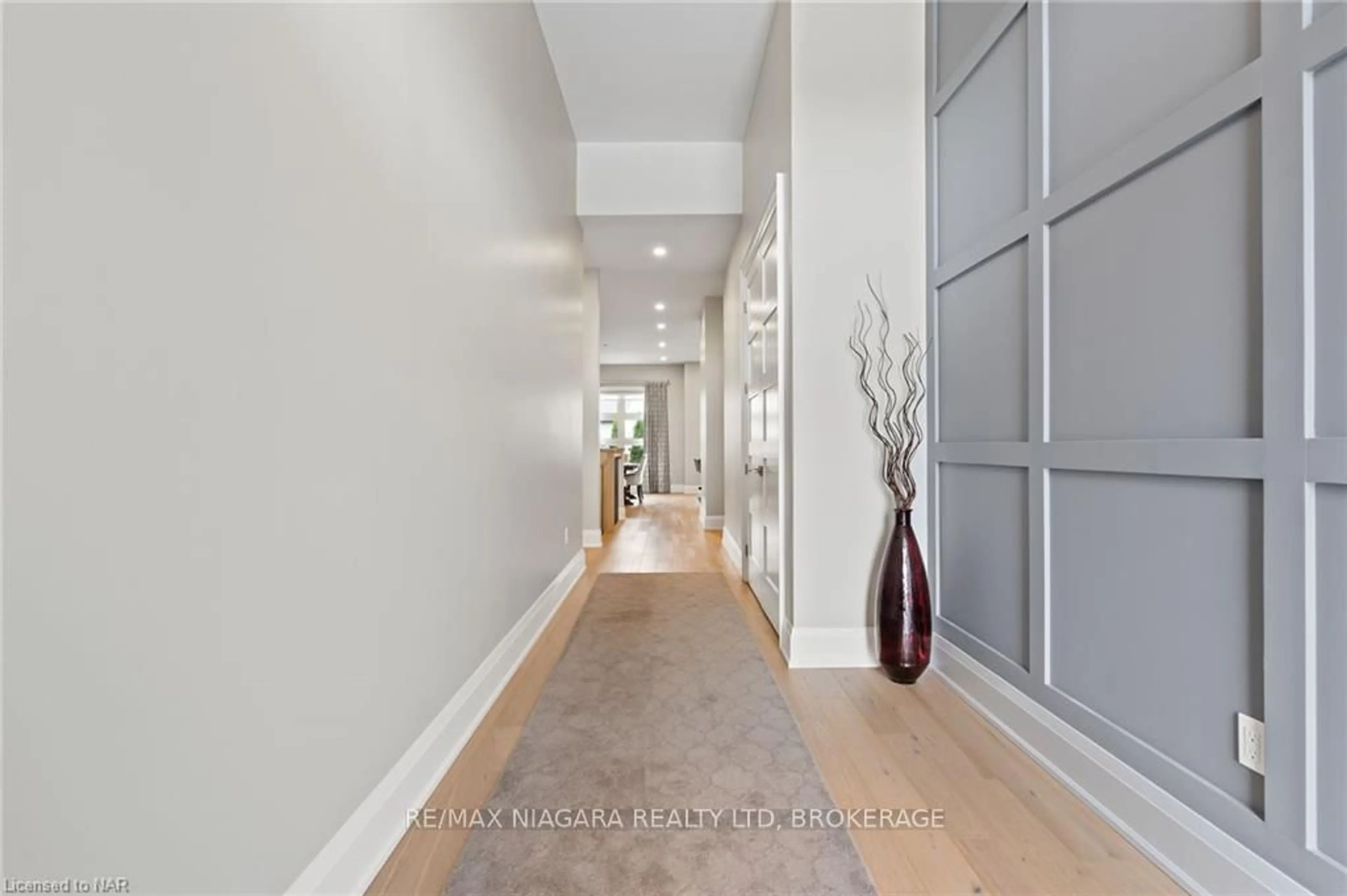 Indoor foyer for 13 FRANCESCO Cres, St. Catharines Ontario L2S 4C7