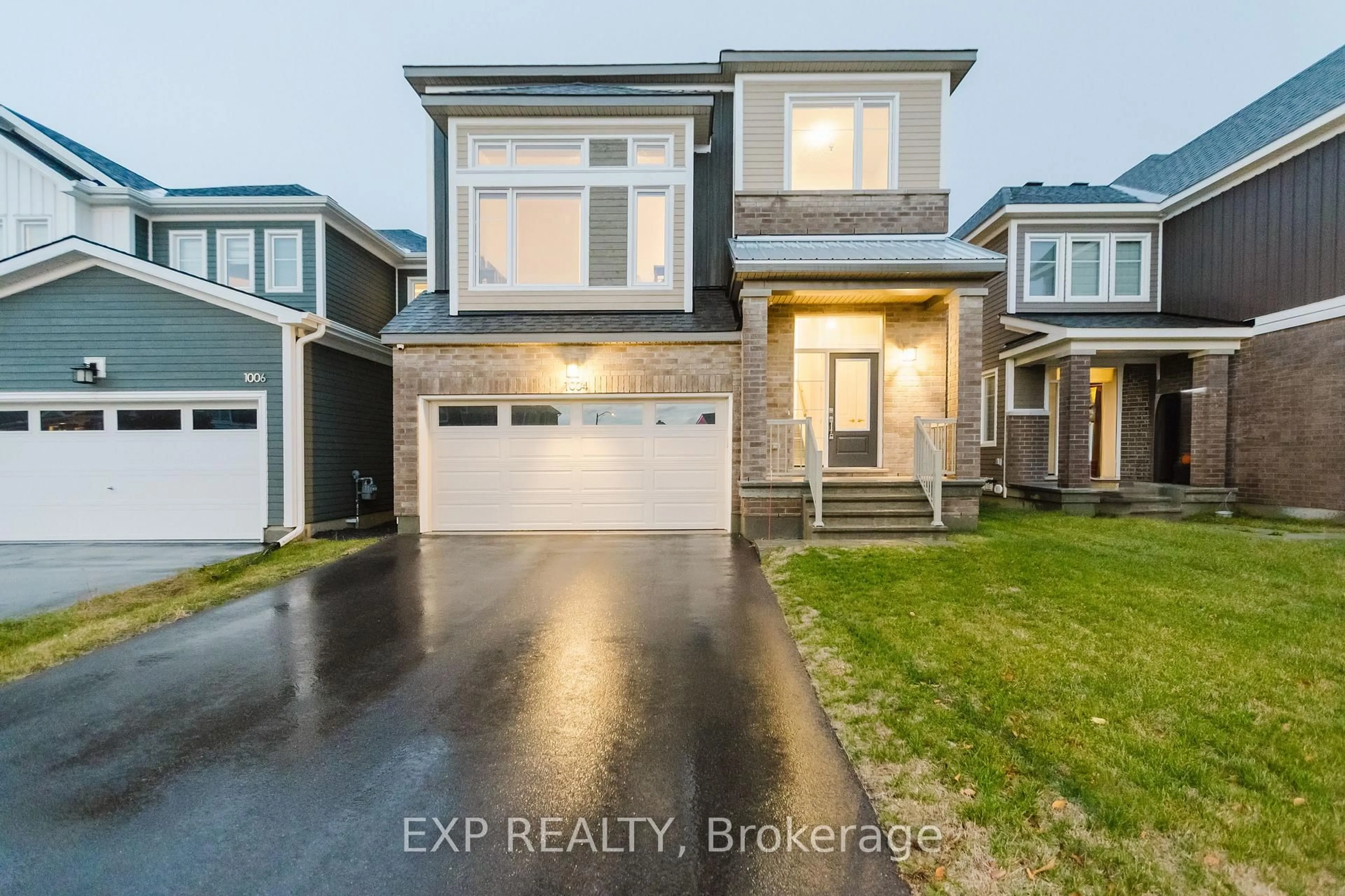 Home with vinyl exterior material, street for 1004 Keeper Hts, Richmond Ontario K0A 2Z0