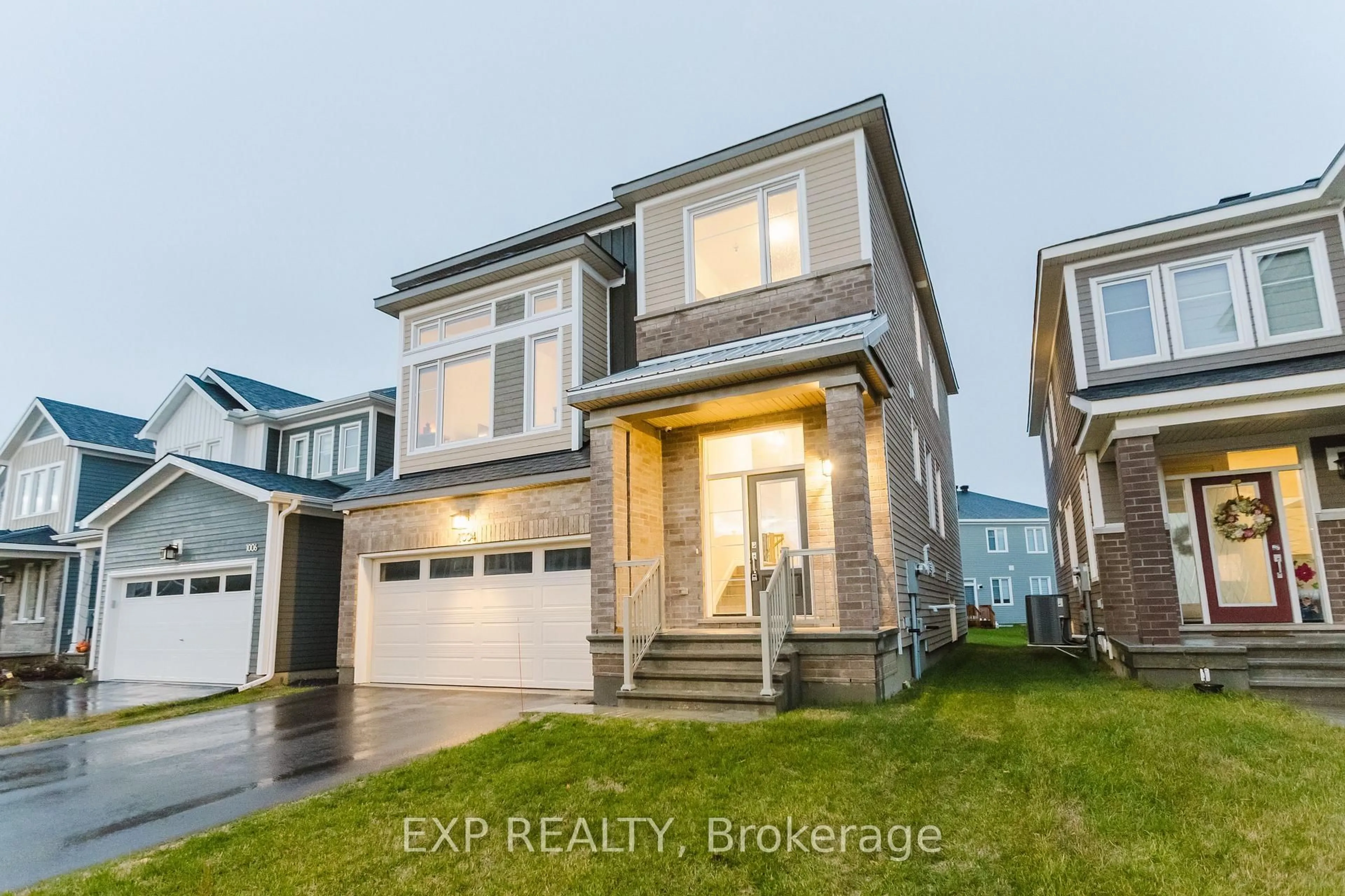 Home with vinyl exterior material, street for 1004 Keeper Hts, Richmond Ontario K0A 2Z0