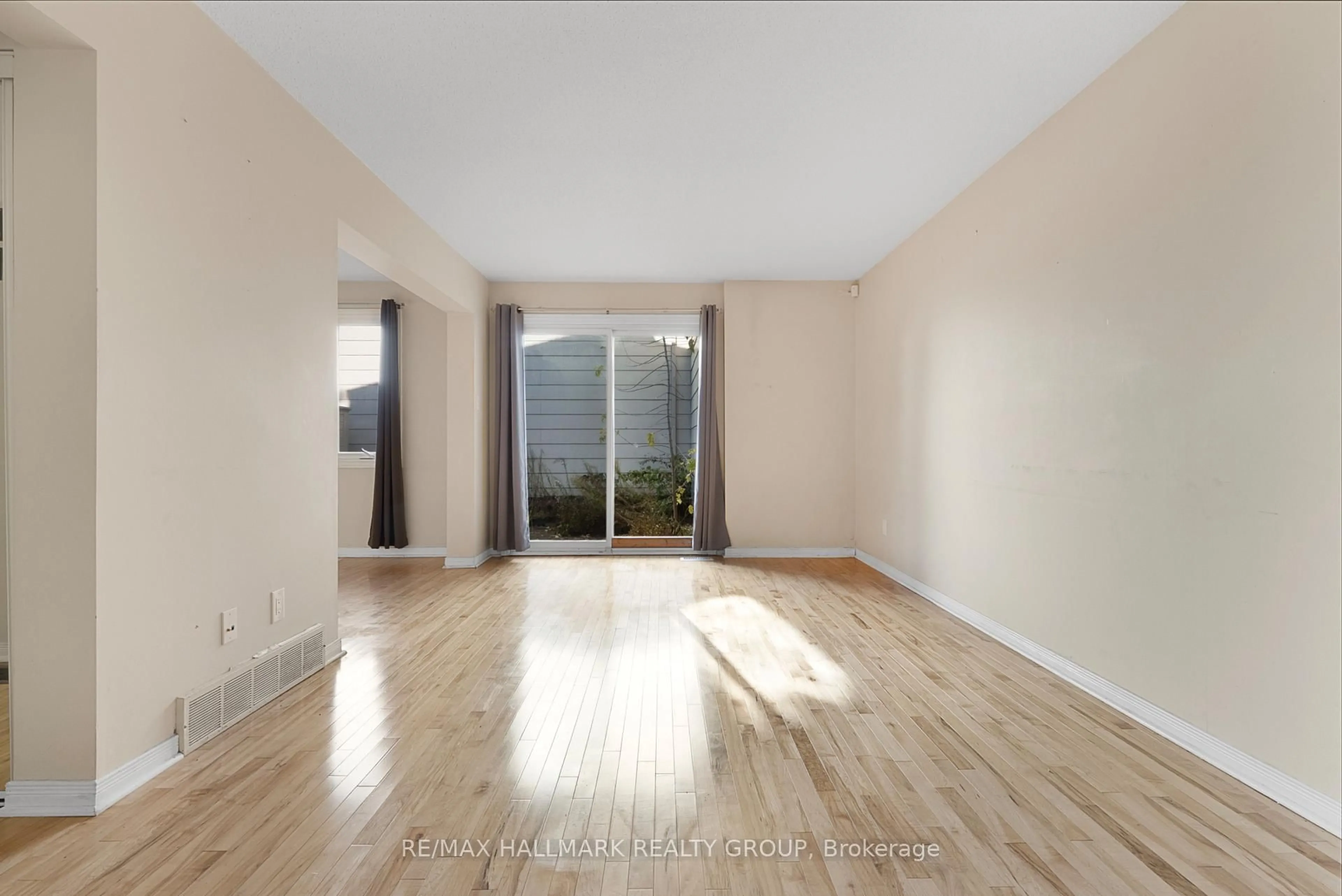 A pic of a room for 3310 Southgate Rd #193, Ottawa Ontario K1V 8X4