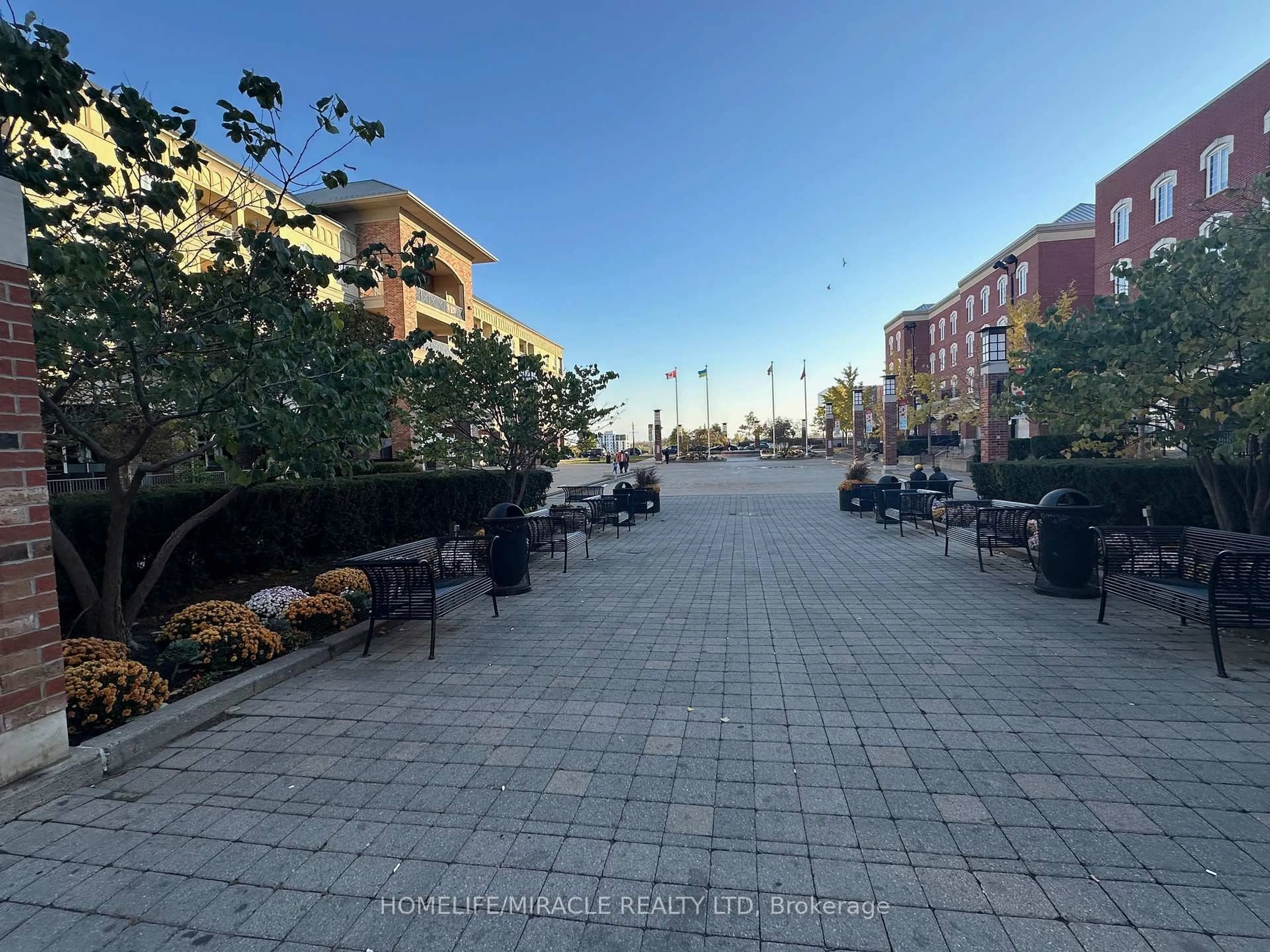 Patio, street for 150 Colborne St #204, Brantford Ontario N3T 2G6