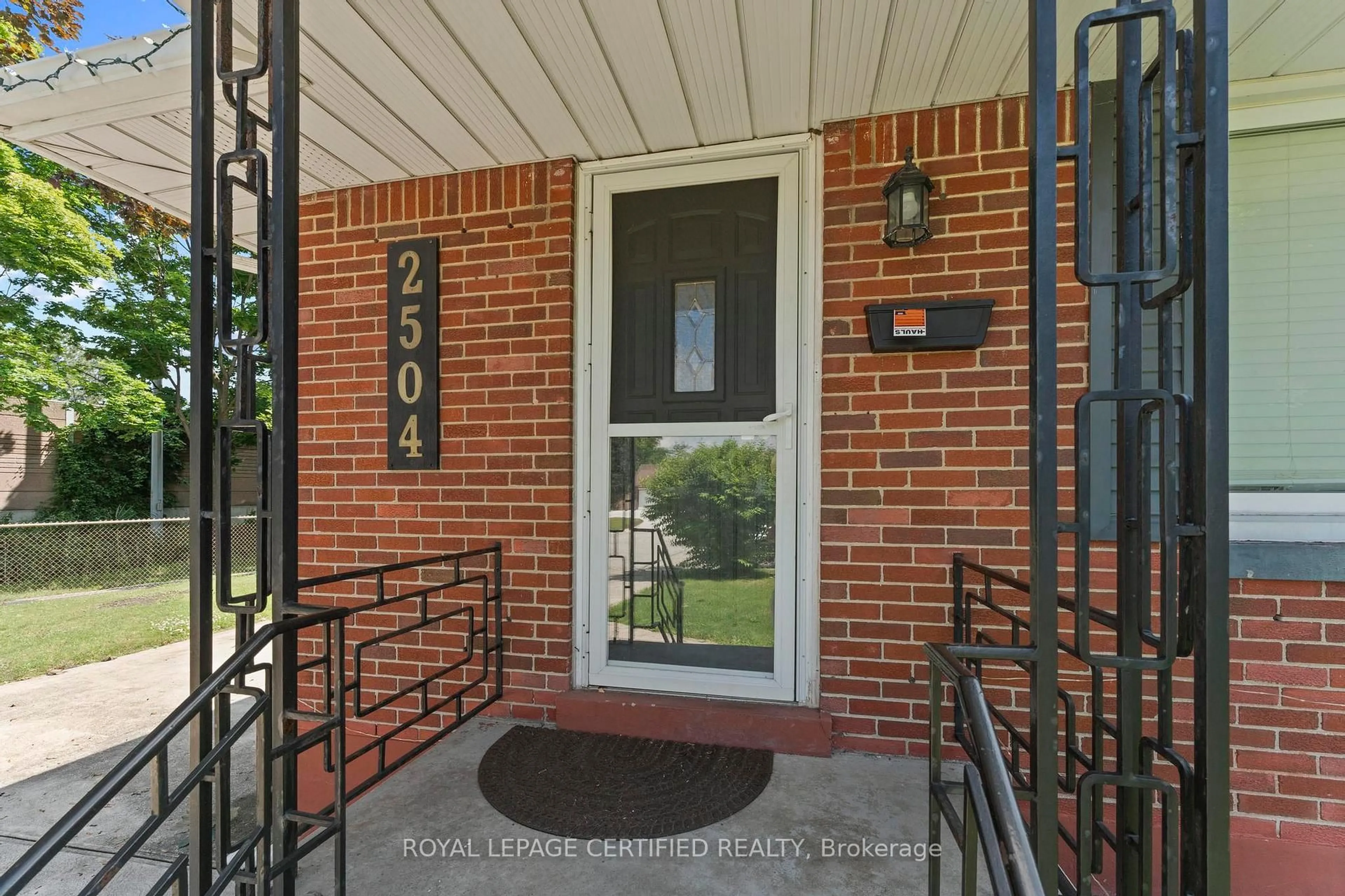 Unknown for 2504 Askin Ave, Windsor Ontario N9E 3H7