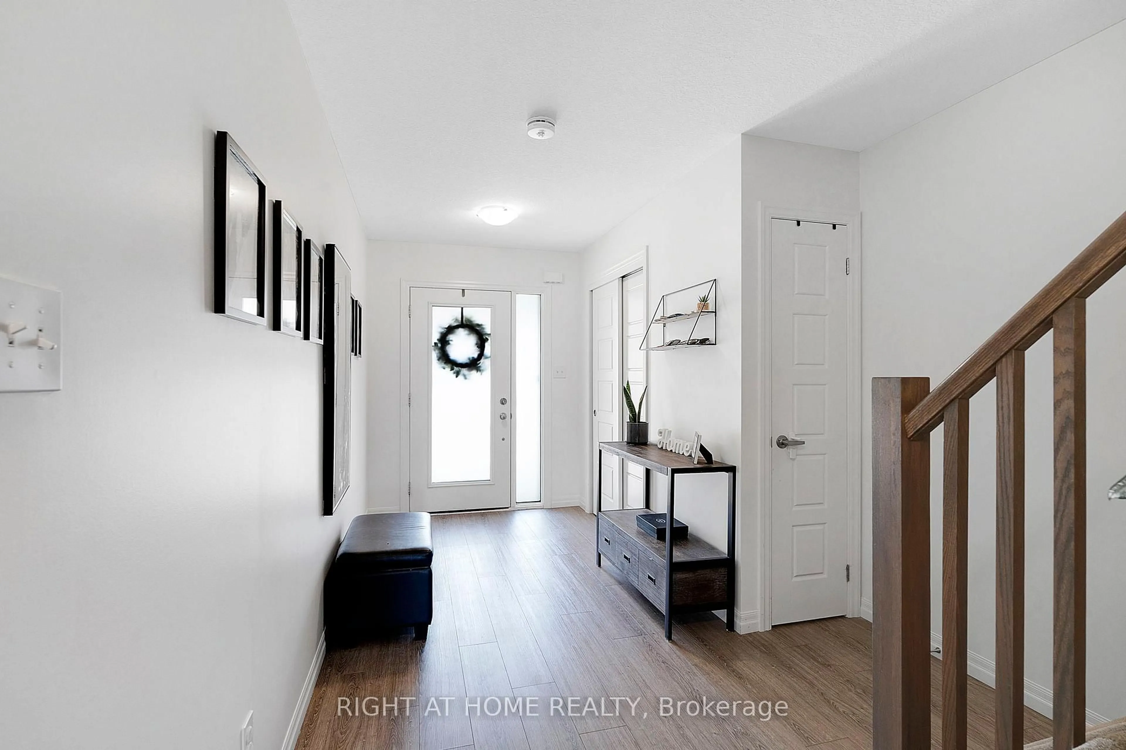 Indoor entryway for 78 Pony Way, Kitchener Ontario N2R 0R8