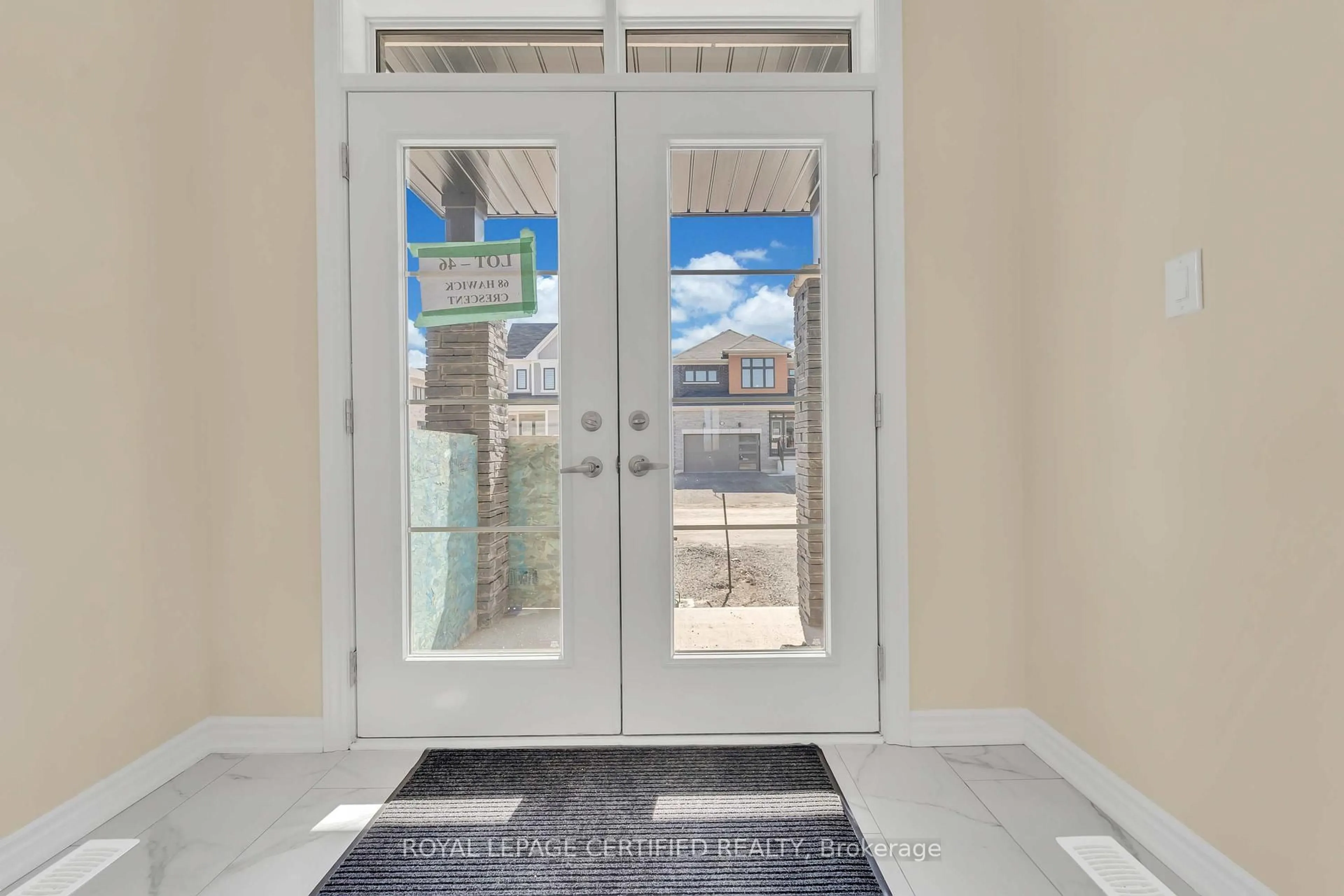 Indoor entryway for 68 Hawick Cres, Haldimand Ontario N3W 0G6