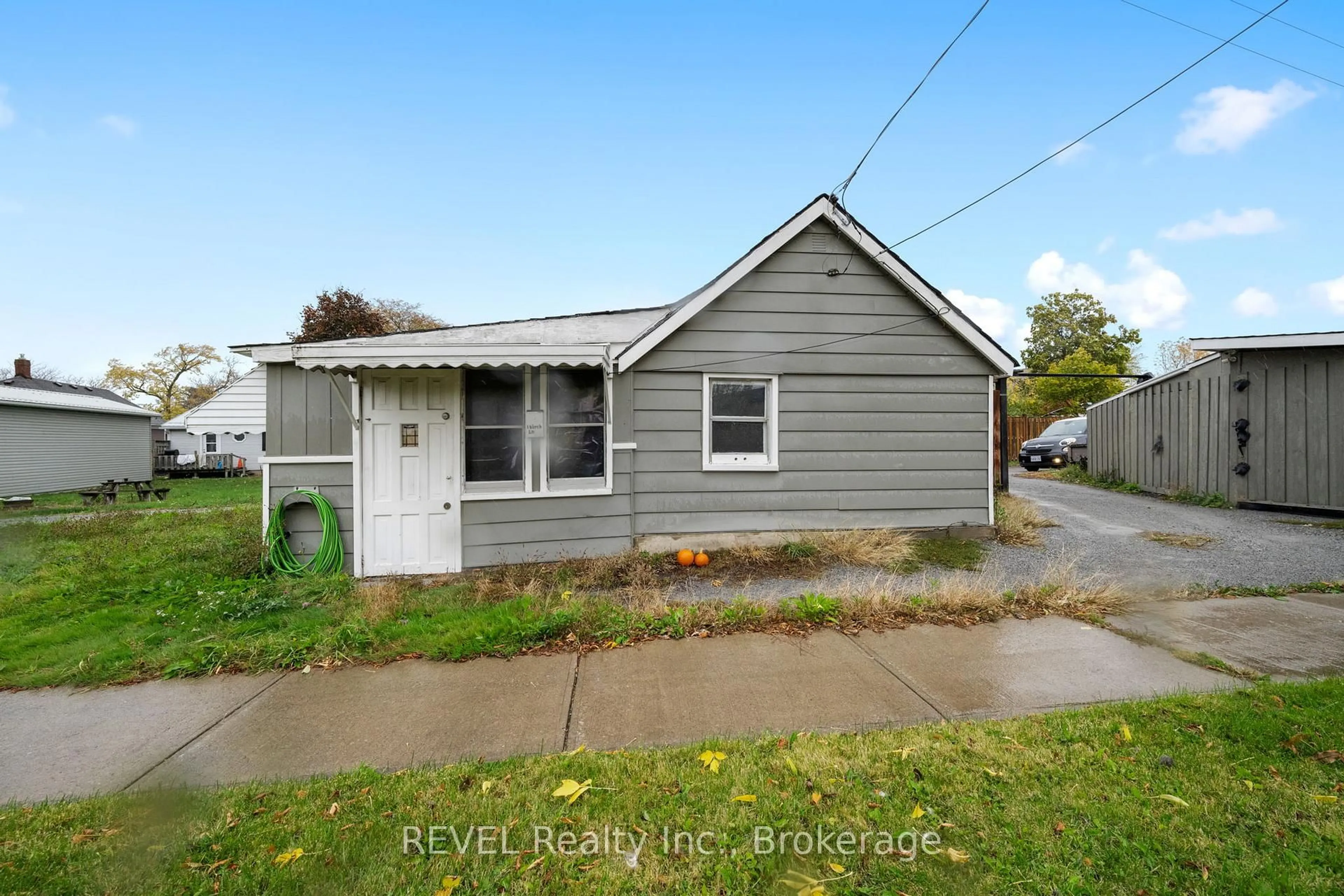 Unknown for 1 BIRCH Lane, St. Catharines Ontario L2P 2B5