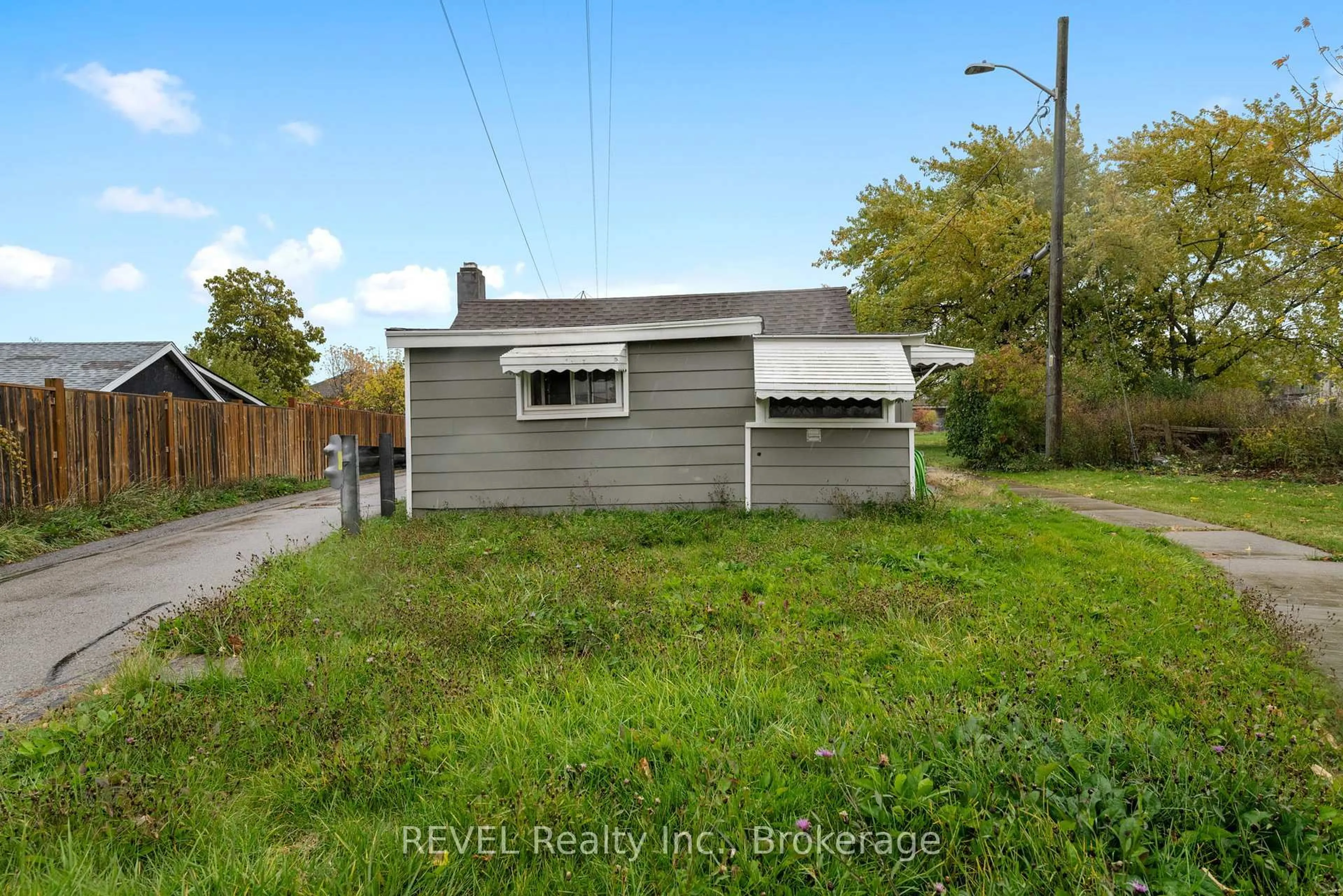Shed for 1 BIRCH Lane, St. Catharines Ontario L2P 2B5