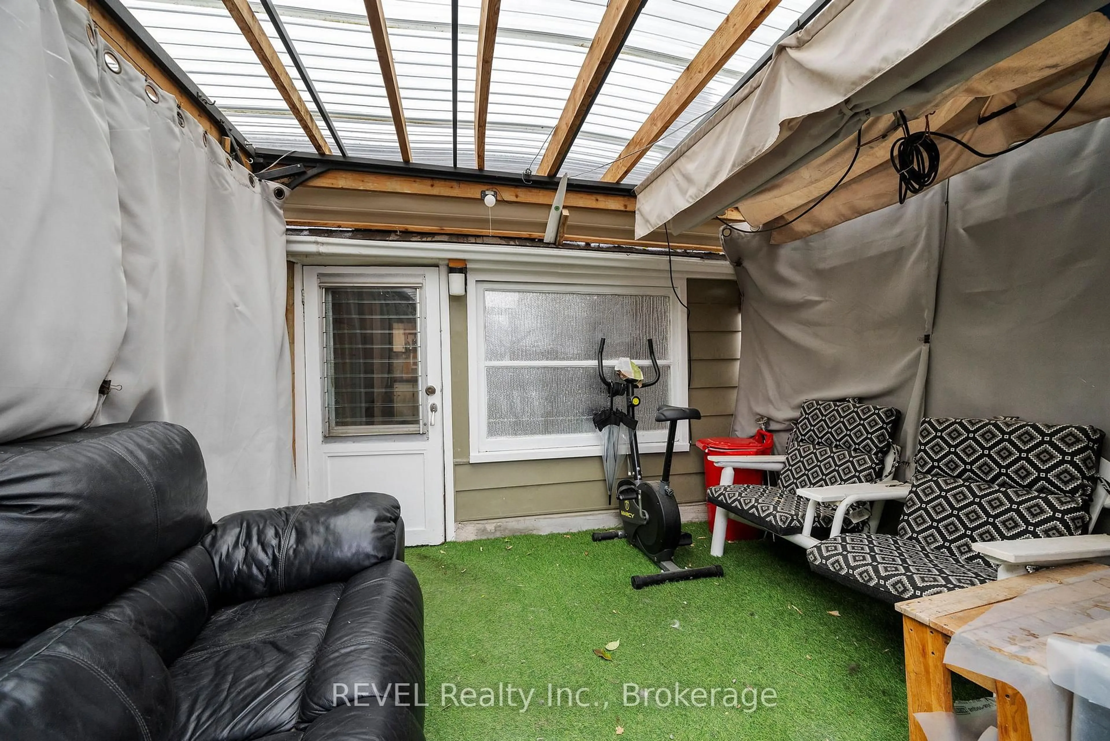 Unknown for 1 BIRCH Lane, St. Catharines Ontario L2P 2B5