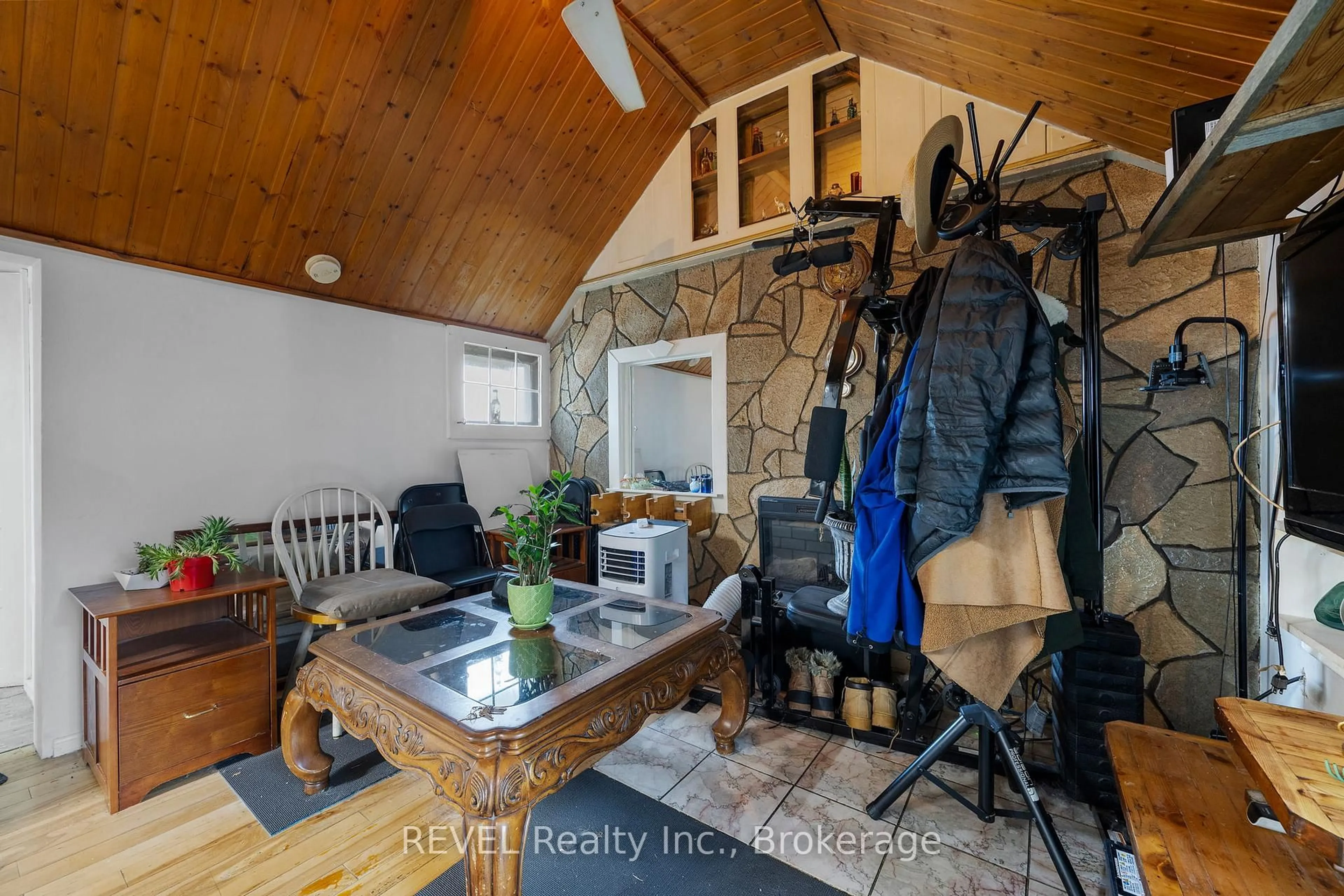 Unknown for 1 BIRCH Lane, St. Catharines Ontario L2P 2B5