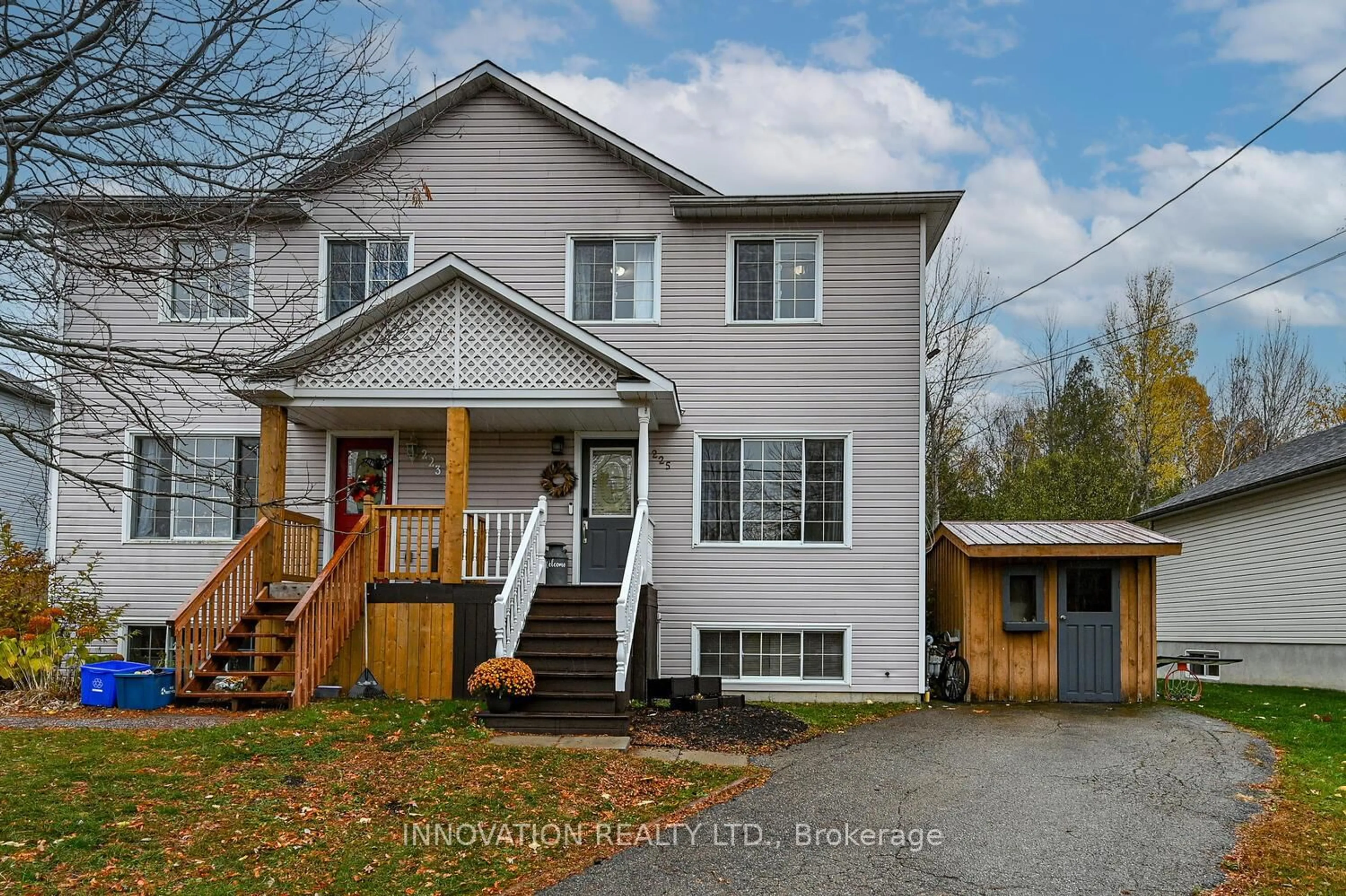 Home with vinyl exterior material, street for 225 Charlotte St, Merrickville-Wolford Ontario K0G 1N0
