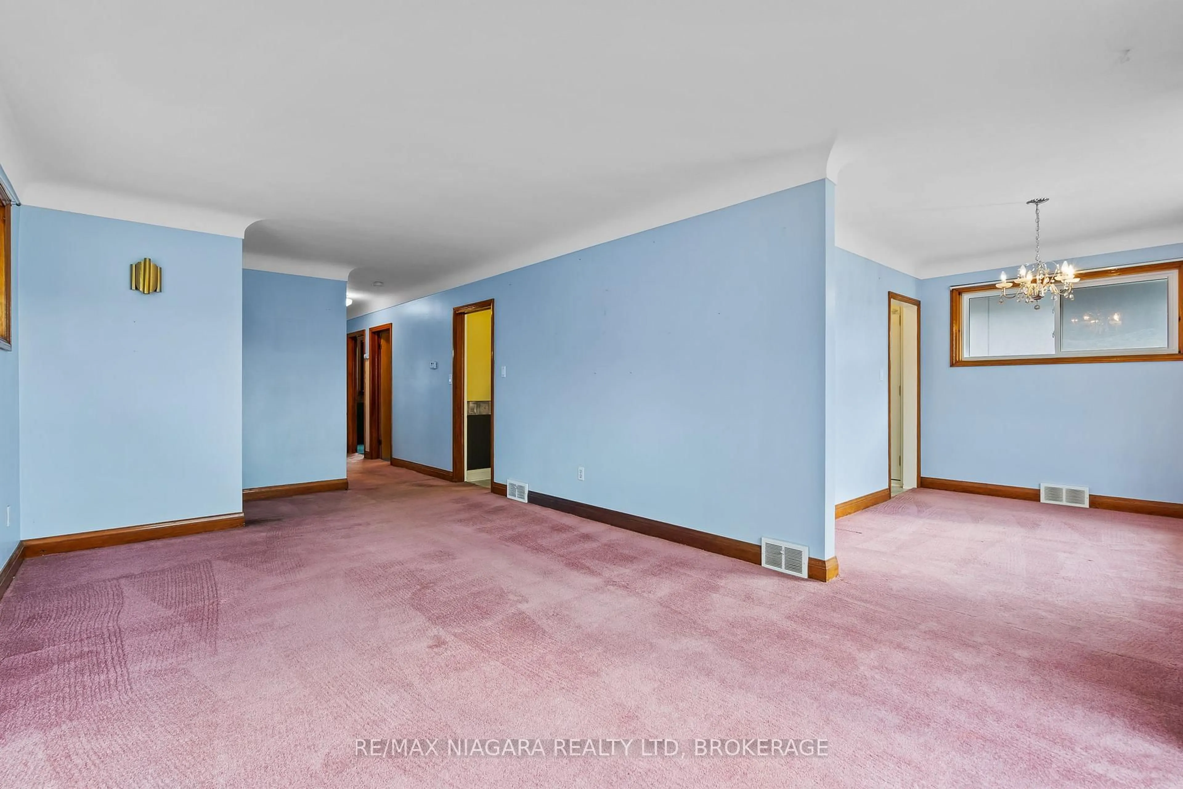 A pic of a room for 7653 WAYNE St, Niagara Falls Ontario L2H 1G7