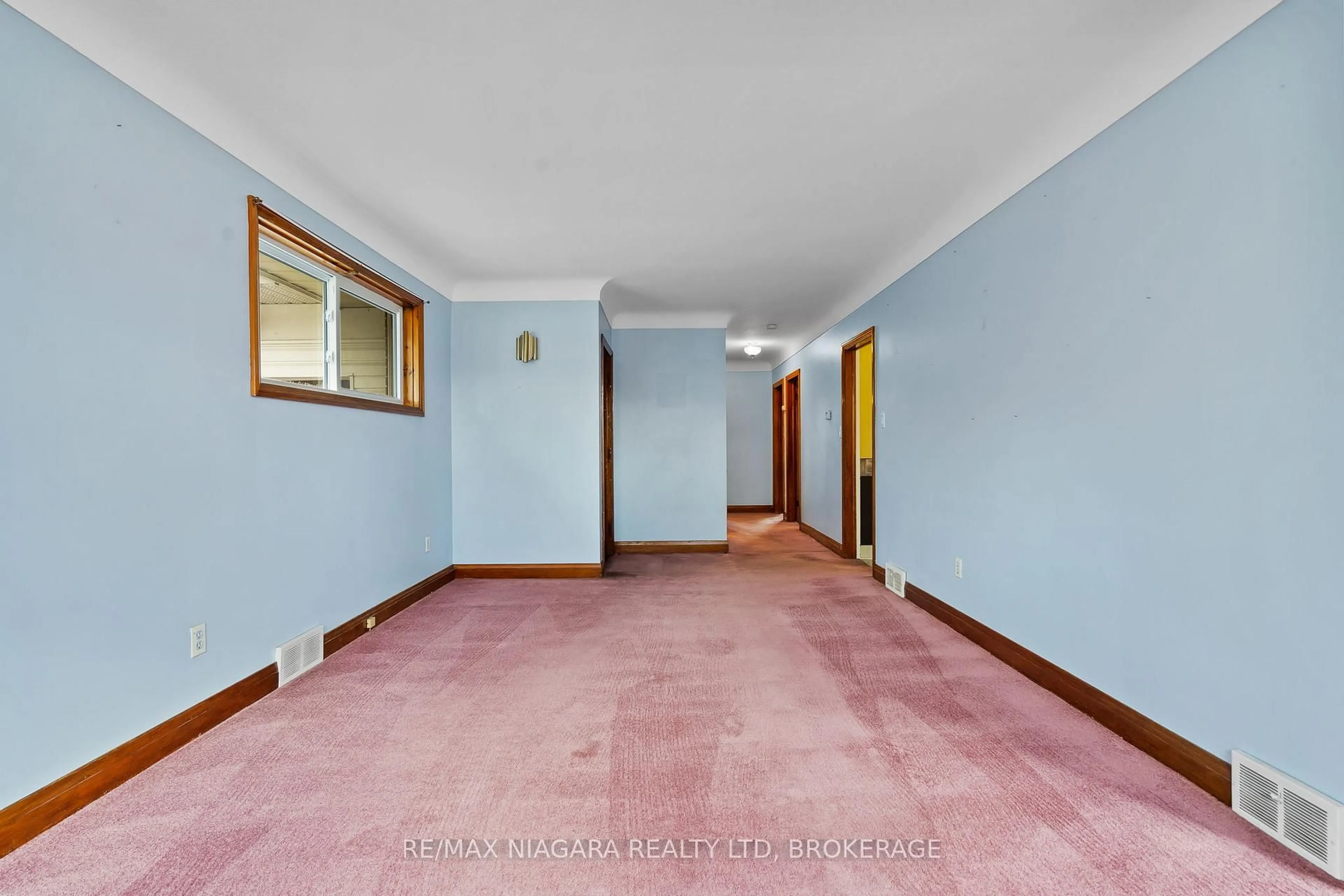 A pic of a room for 7653 WAYNE St, Niagara Falls Ontario L2H 1G7