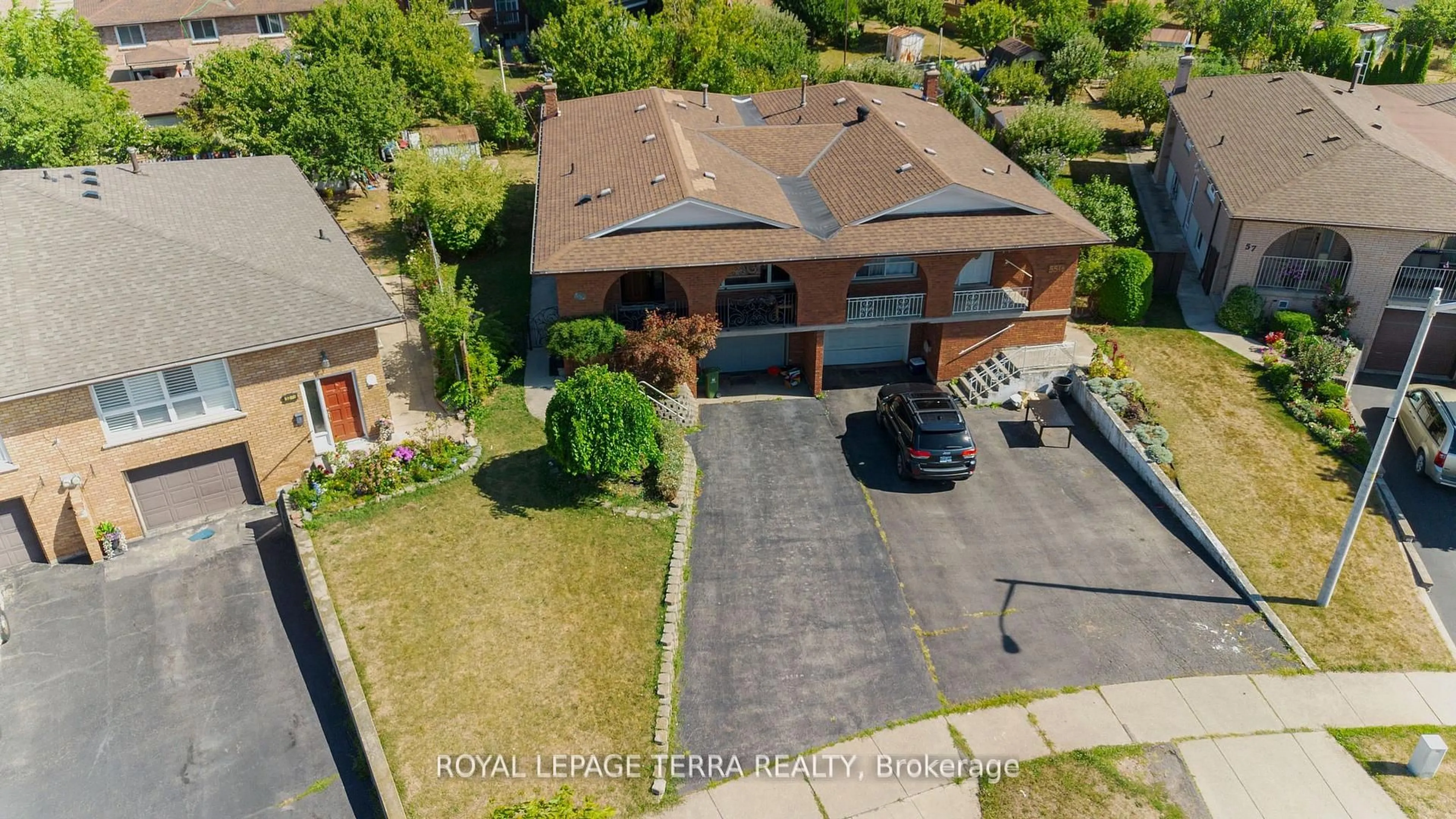 A pic from outside/outdoor area/front of a property/back of a property/a pic from drone, street for 55 Eastbury Dr, Hamilton Ontario L8E 2V8