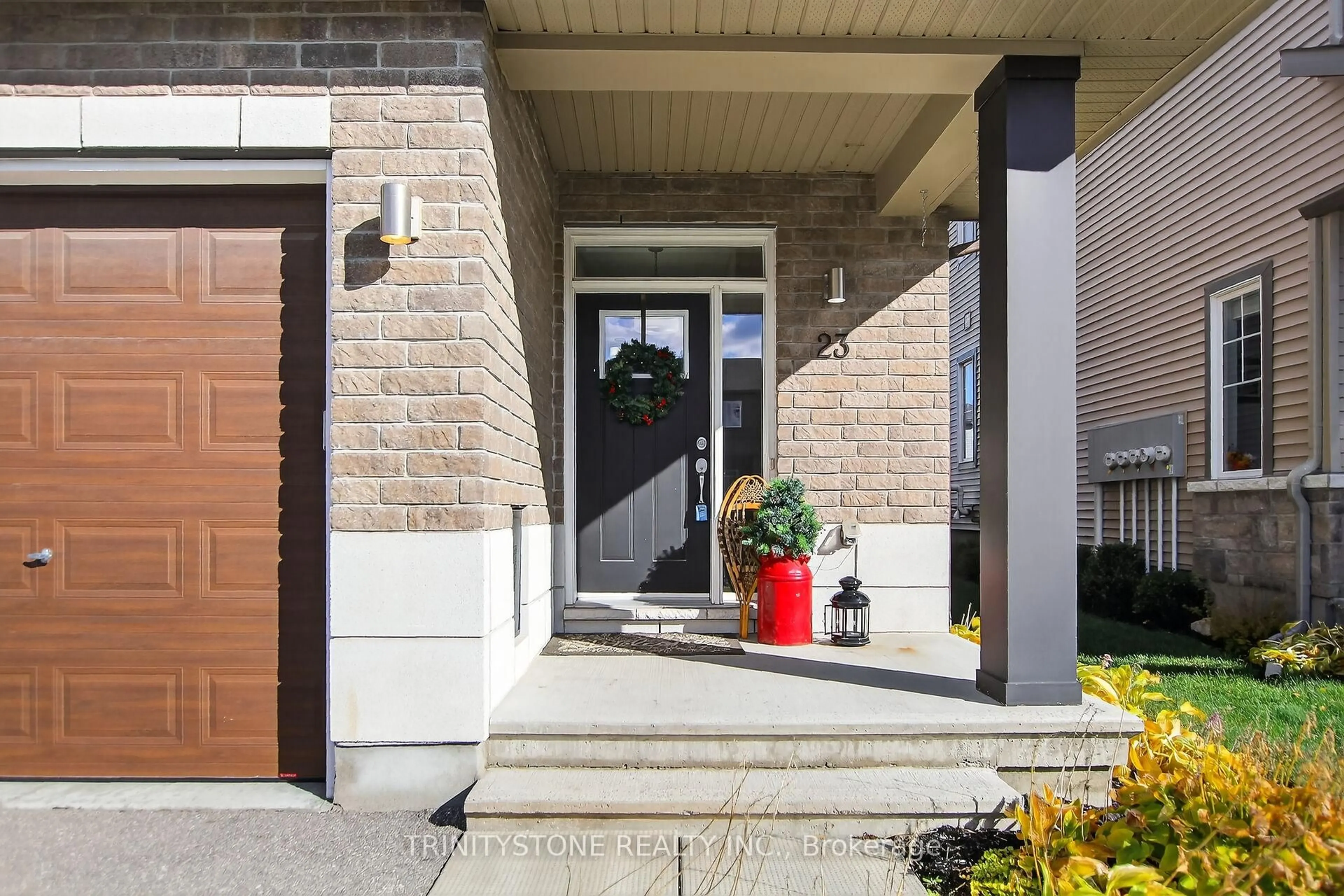 Indoor entryway for 23 Riddell St, Carleton Place Ontario K7C 3P2