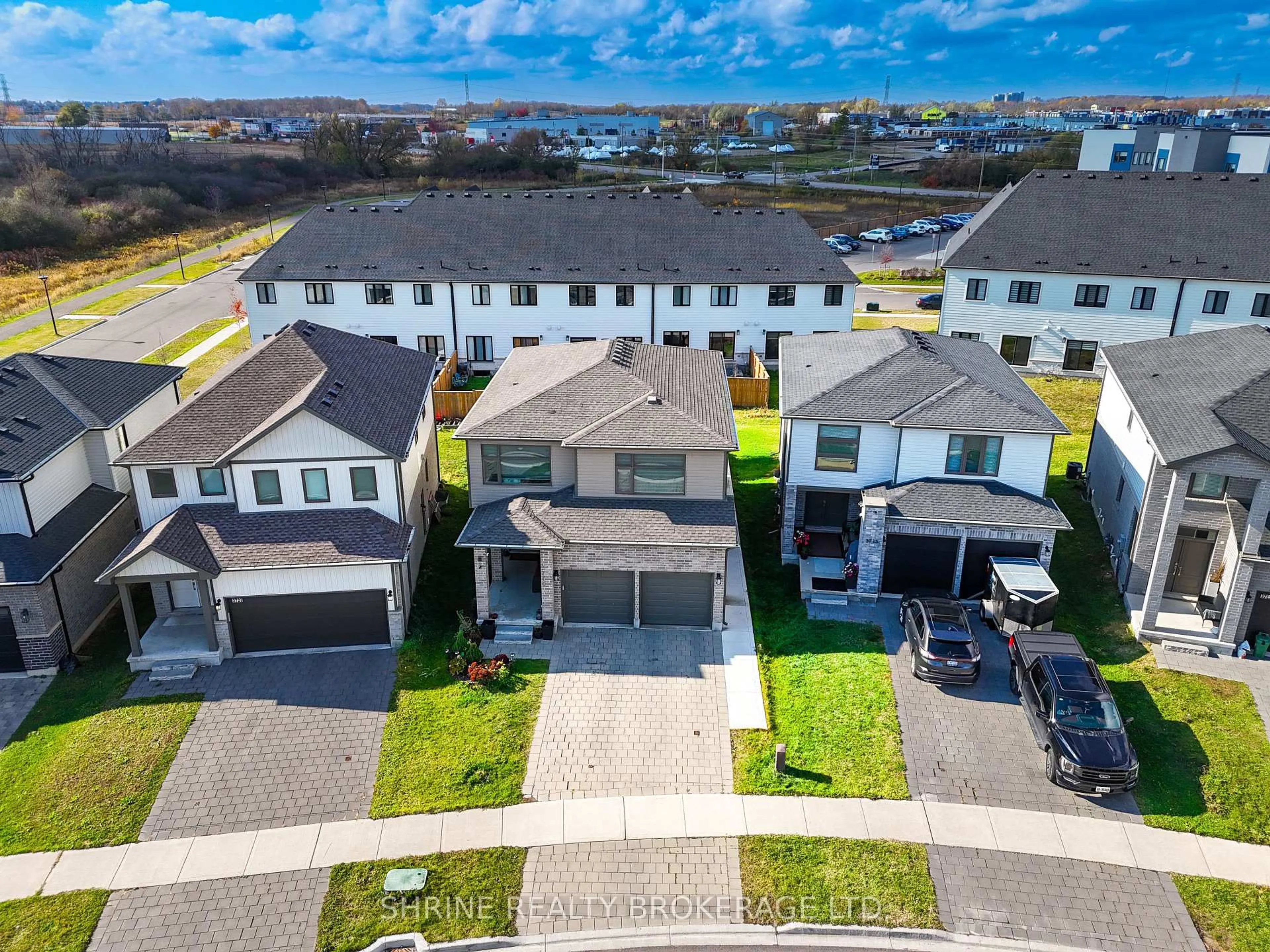 A pic from outside/outdoor area/front of a property/back of a property/a pic from drone, street for 3719 Somerston Cres, London South Ontario N6L 0G4