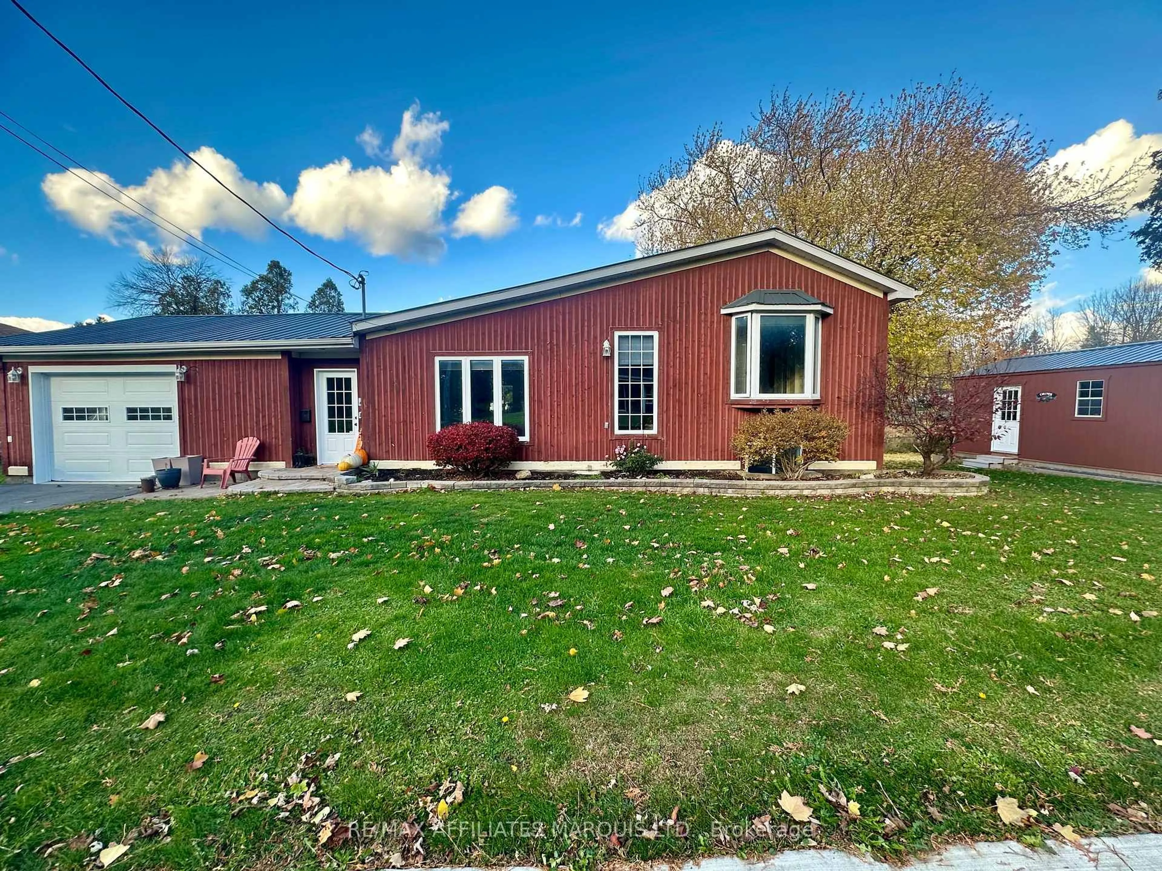 A pic from outside/outdoor area/front of a property/back of a property/a pic from drone, building for 19663 William St, South Glengarry Ontario K0C 2J0