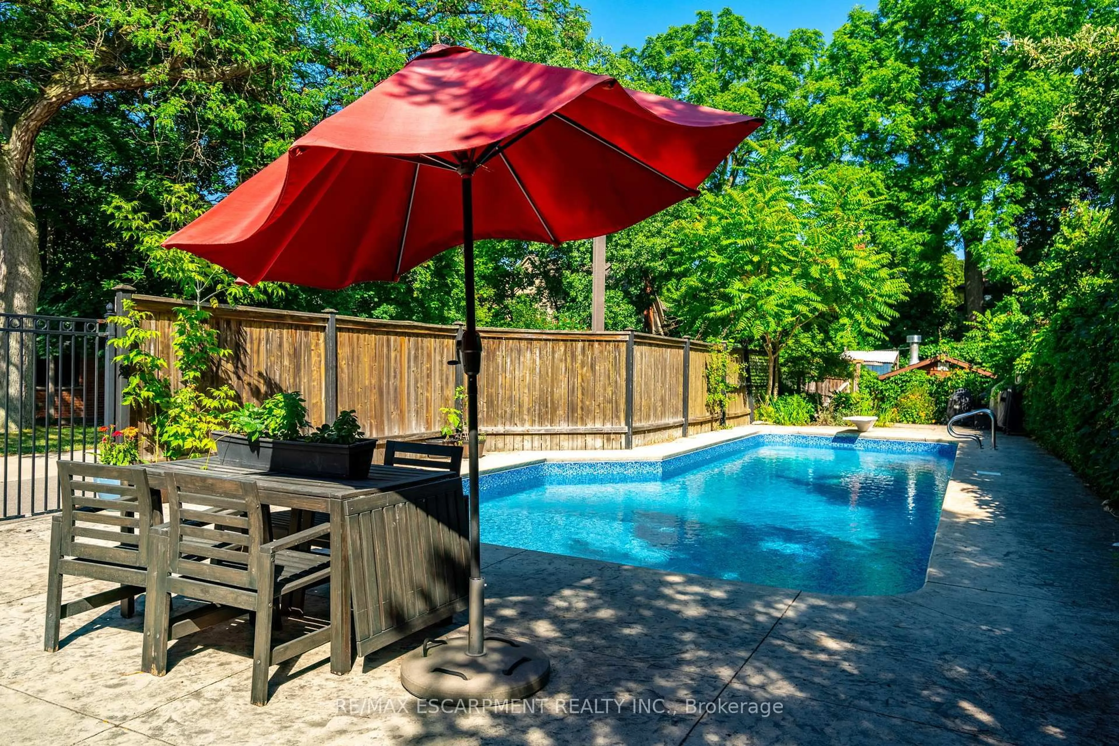 Pool for 35 MOUNTAIN Ave, Hamilton Ontario L8P 4E8