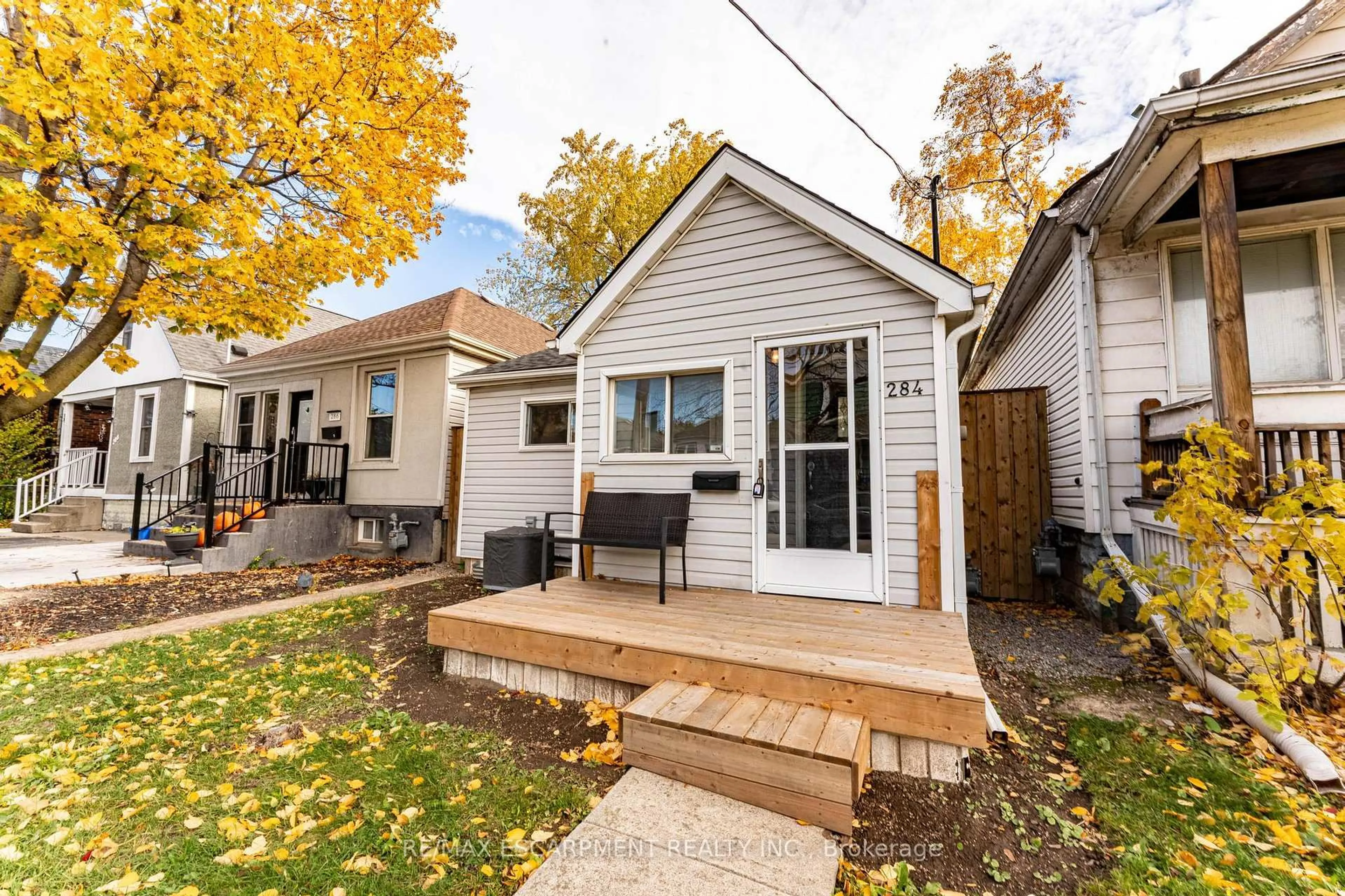 Home with vinyl exterior material, street for 284 Paling Ave, Hamilton Ontario L8H 5J9