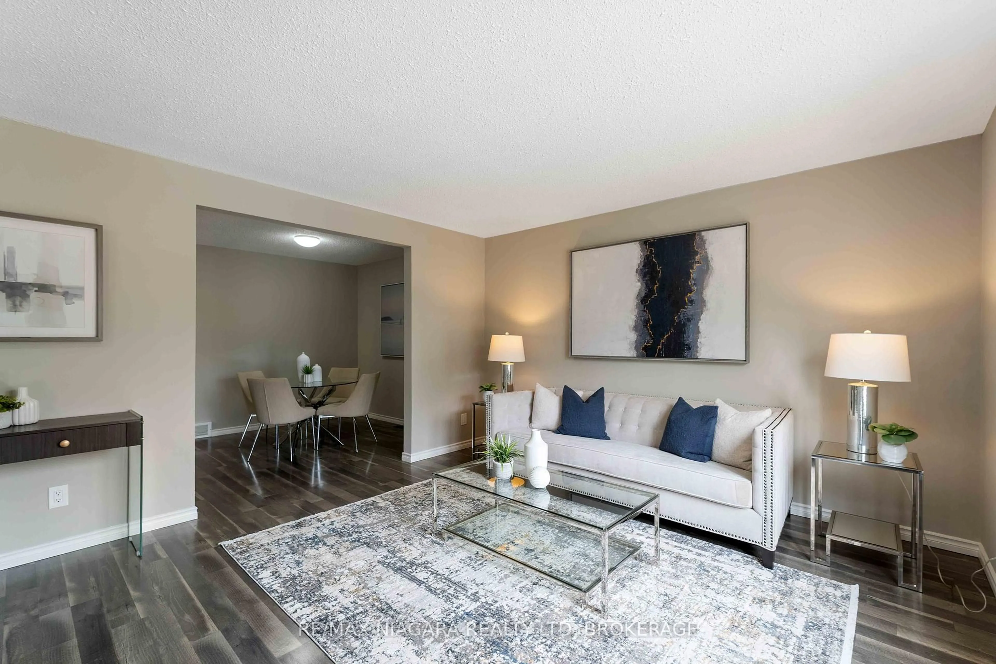 Living room with furniture, unknown for 8299 Mundare Cres, Niagara Falls Ontario L2G 7M6