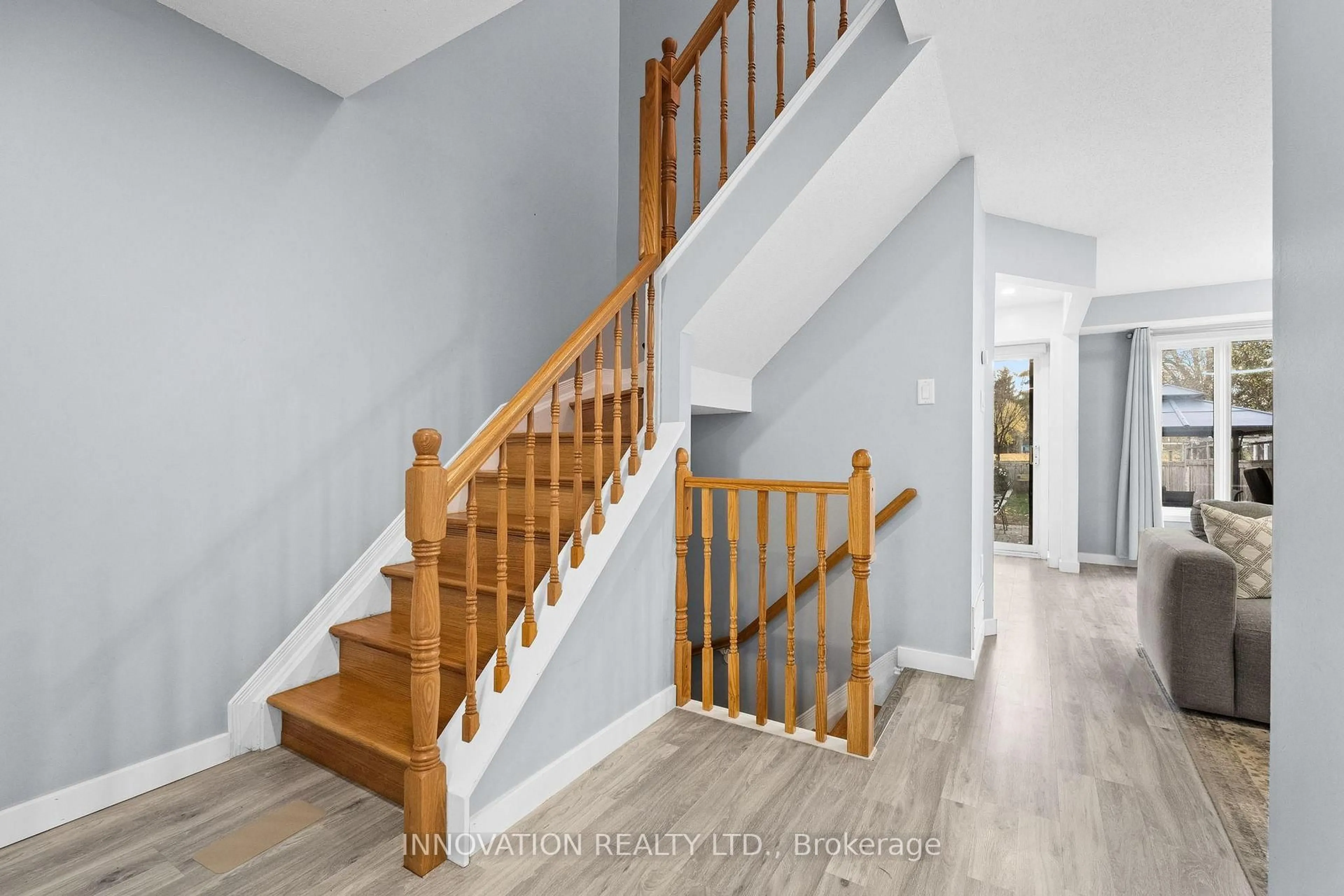 Stairs for 20 Banchory Cres, Kanata Ontario K2K 2V4