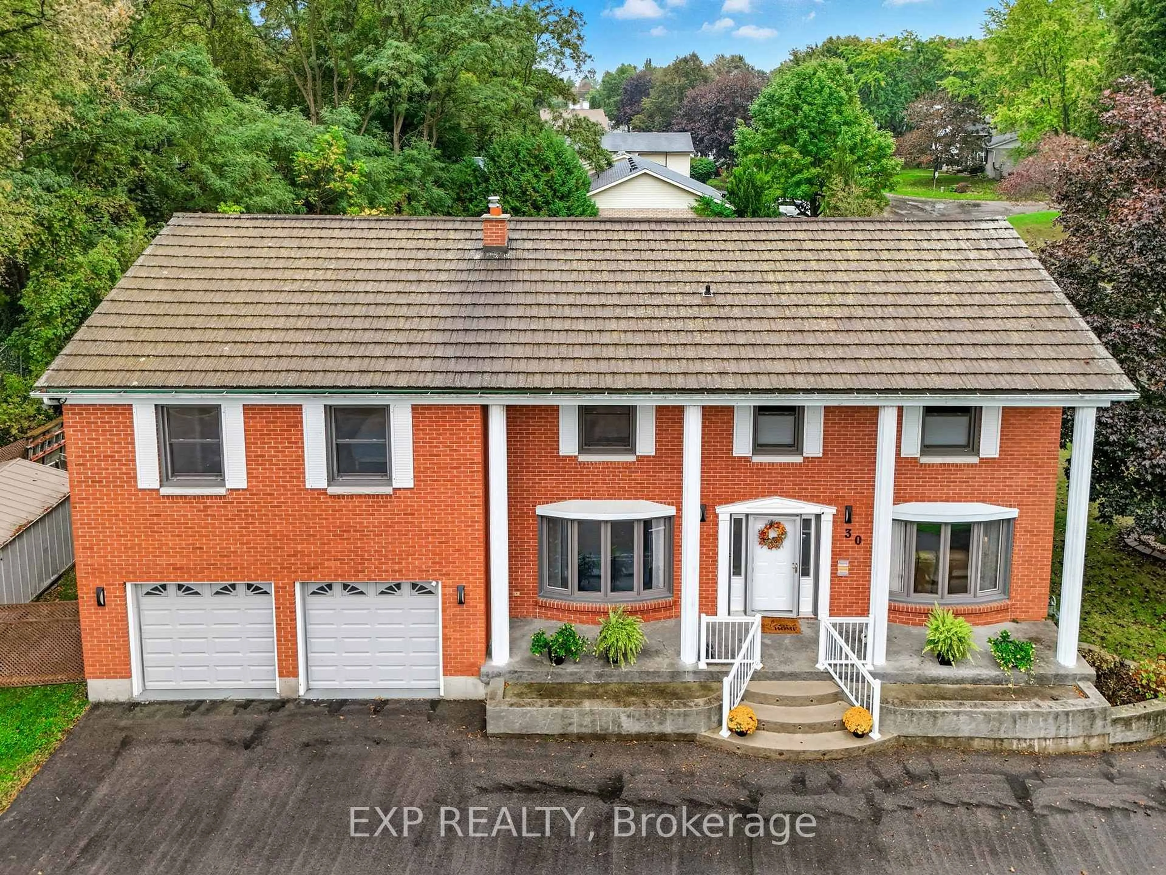 A pic from outside/outdoor area/front of a property/back of a property/a pic from drone, unknown for 30 Lingwood Dr, Norfolk Ontario N0E 1Y0