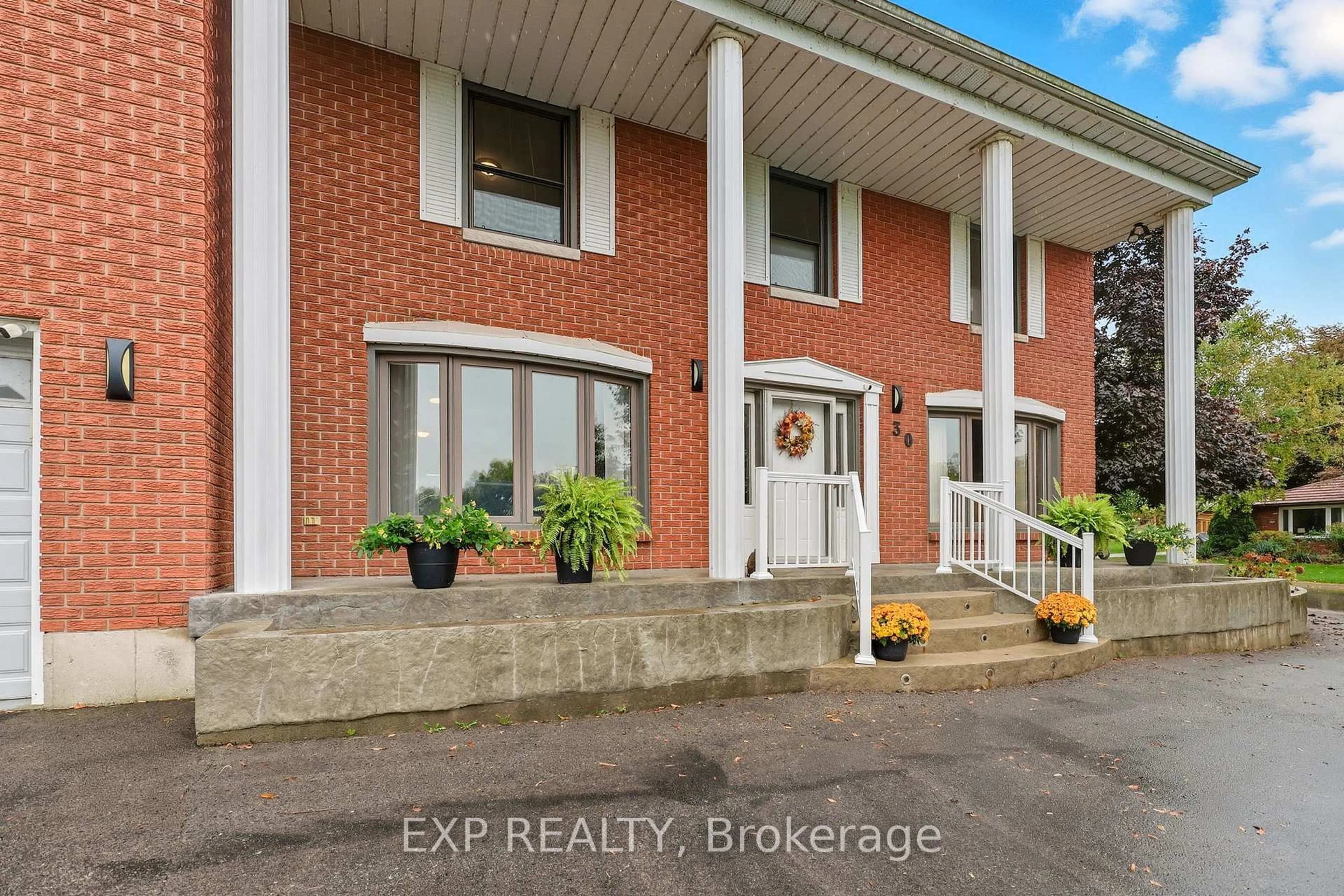 Indoor entryway for 30 Lingwood Dr, Norfolk Ontario N0E 1Y0