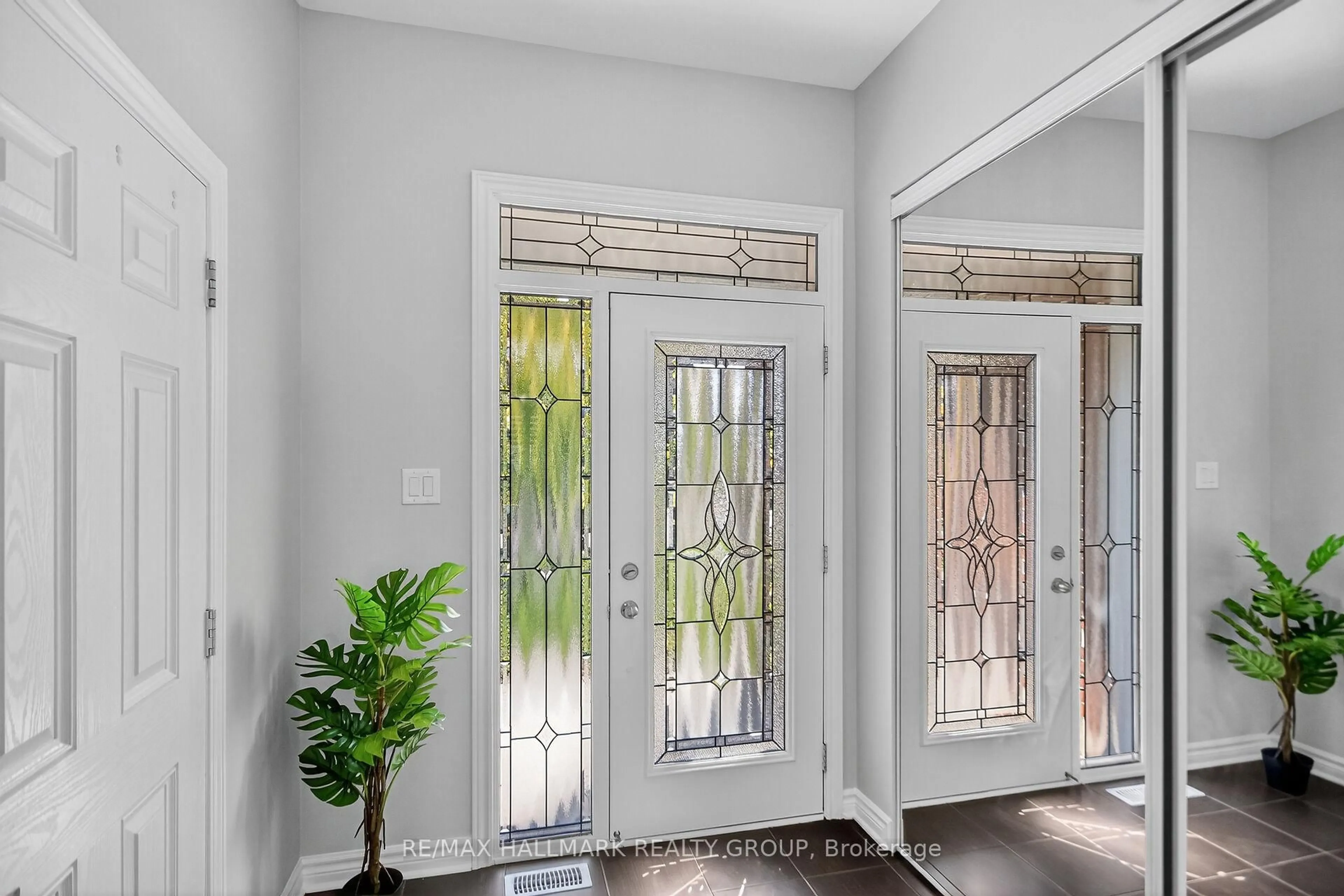 Indoor entryway for 878 Kilbirnie Dr, Ottawa Ontario K2J 6G5