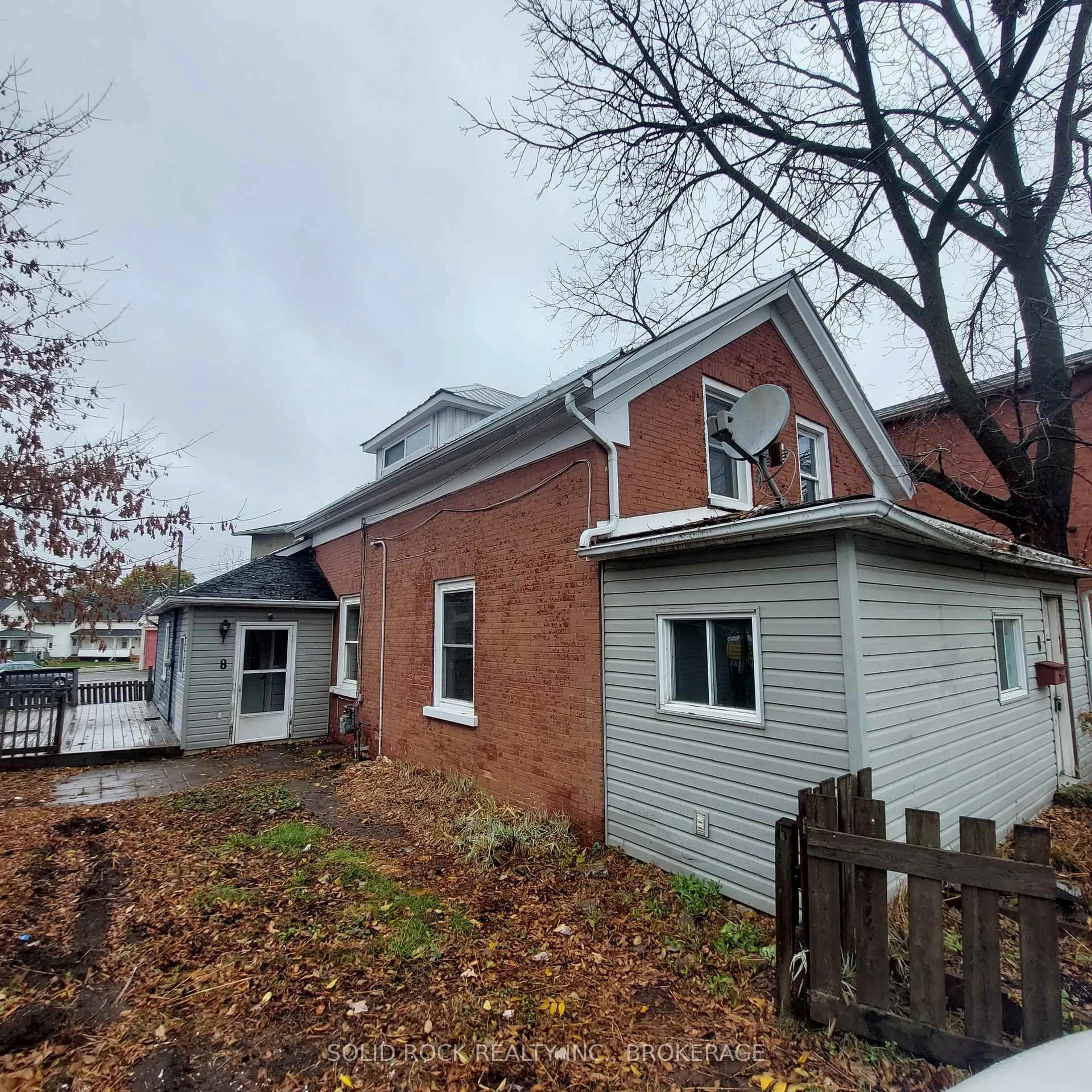 Home with brick exterior material, building for 8 Montague St, Smiths Falls Ontario K7A 2M1