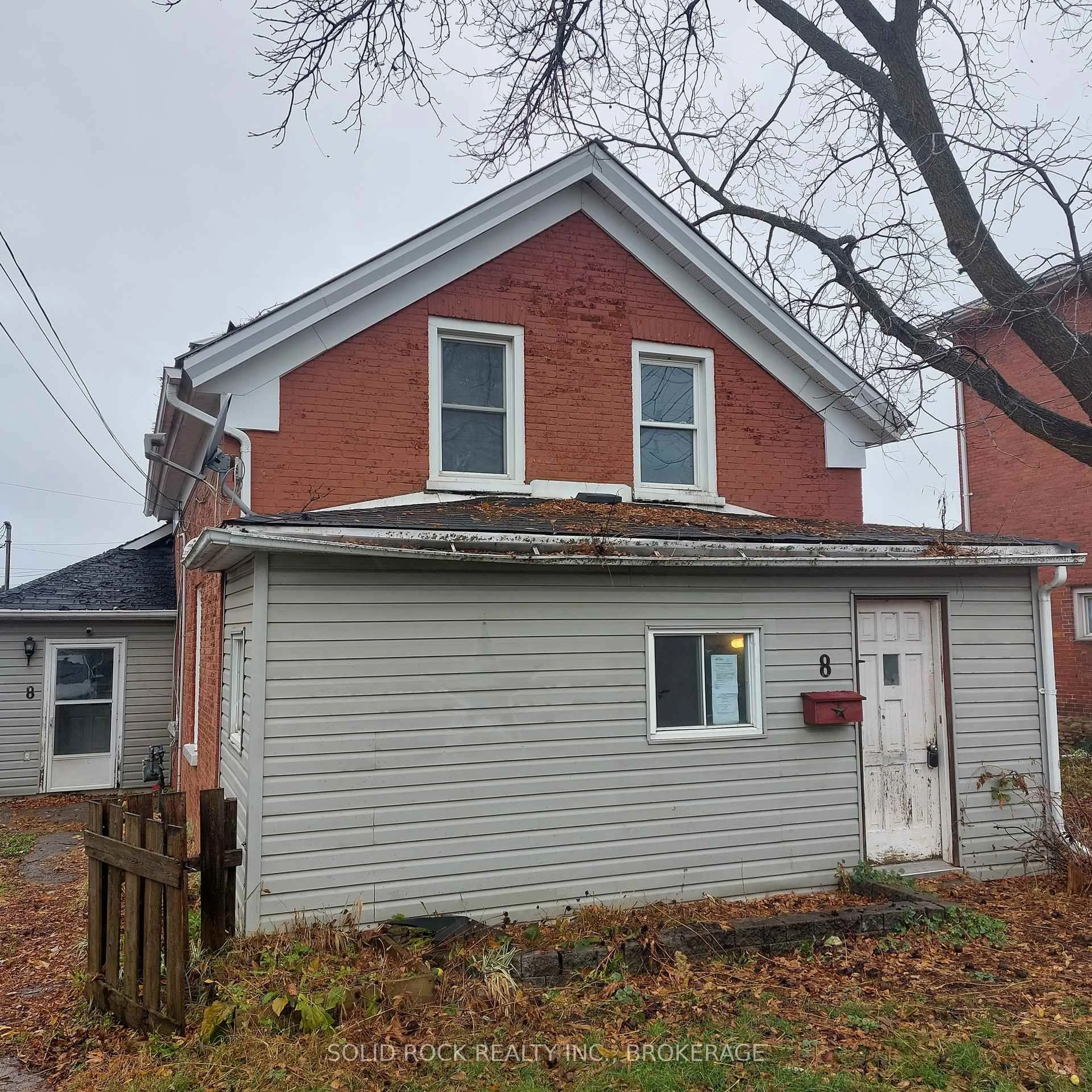 Home with brick exterior material, building for 8 Montague St, Smiths Falls Ontario K7A 2M1